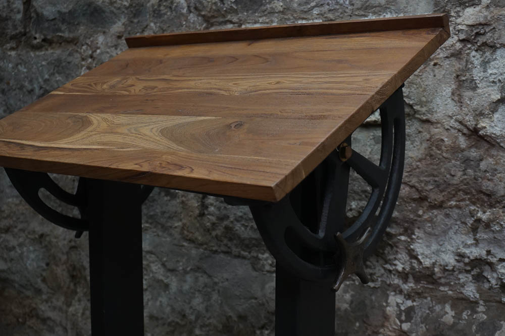 Adjustable Drawing Table