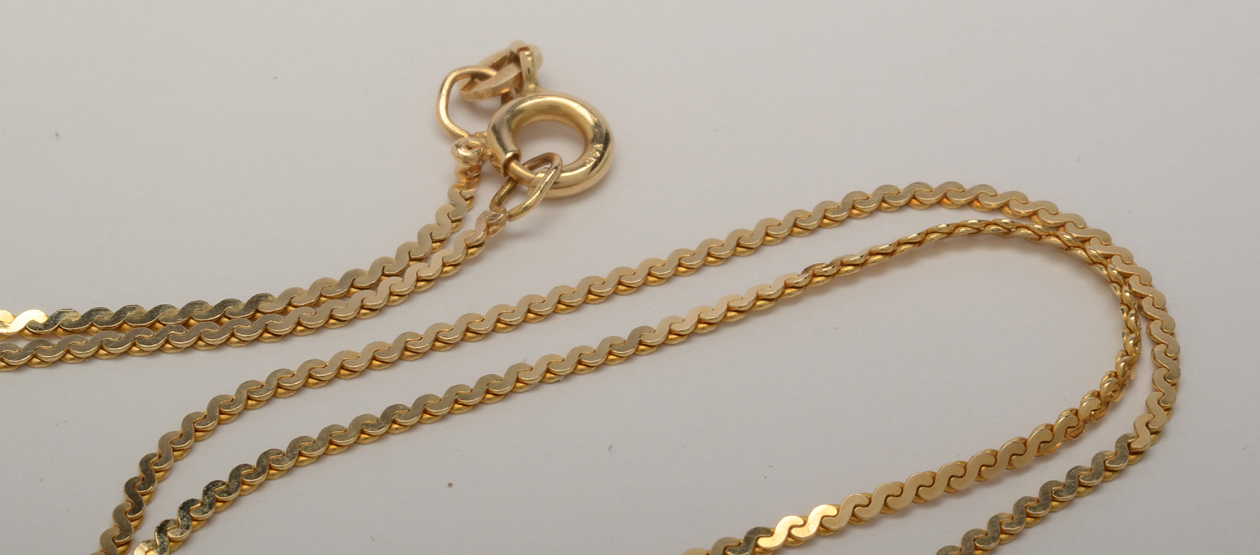 Retro Style 14K Yellow Gold Floral Pendant Necklace