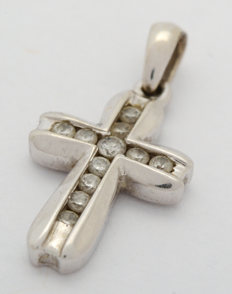 14K White Gold Diamond Cross Pendant