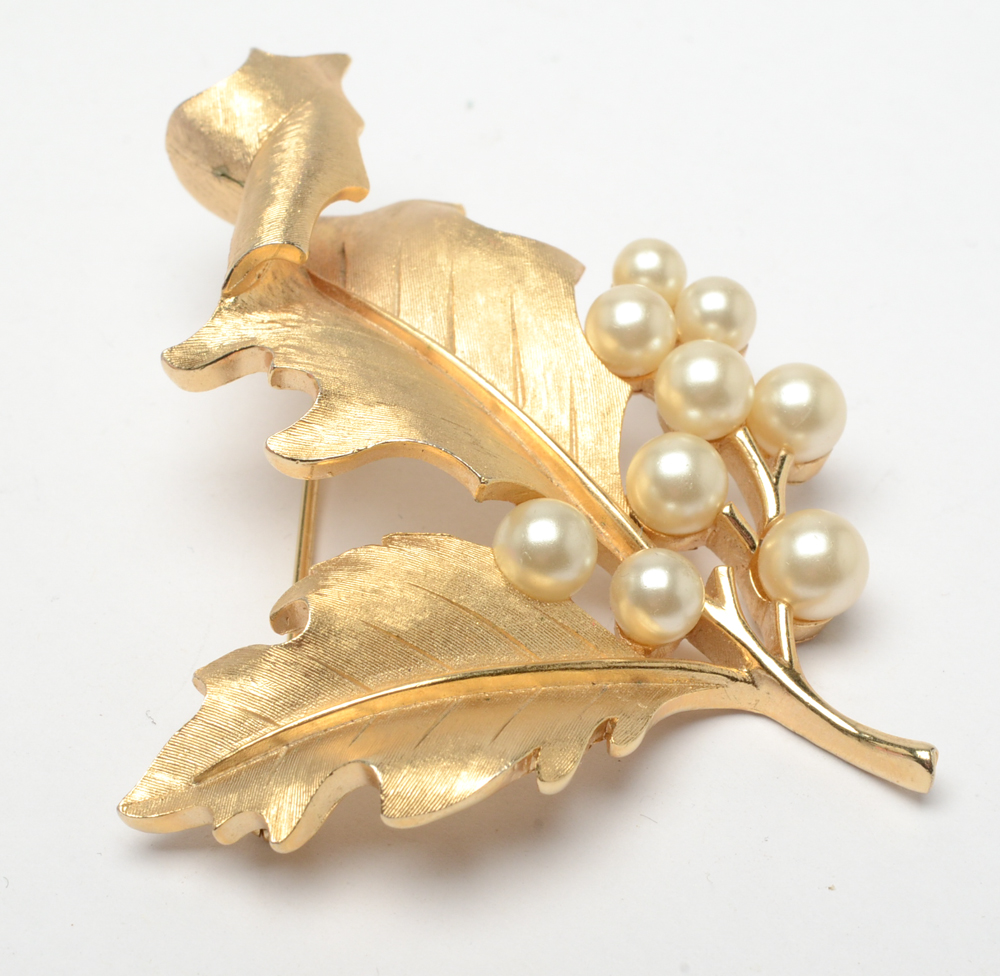 Crown Trifari Gold Tone Turtle and Leaf Pin