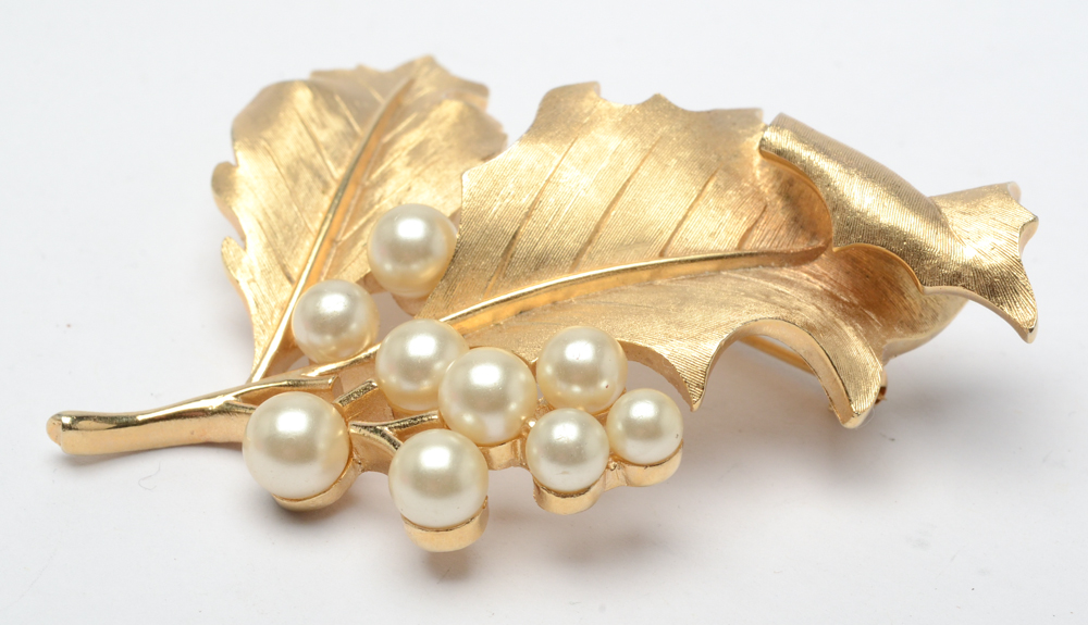 Crown Trifari Gold Tone Turtle and Leaf Pin