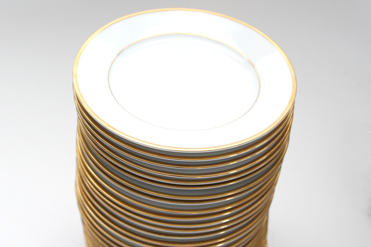Contemporary Noritake "Heritage" Dinnerware
