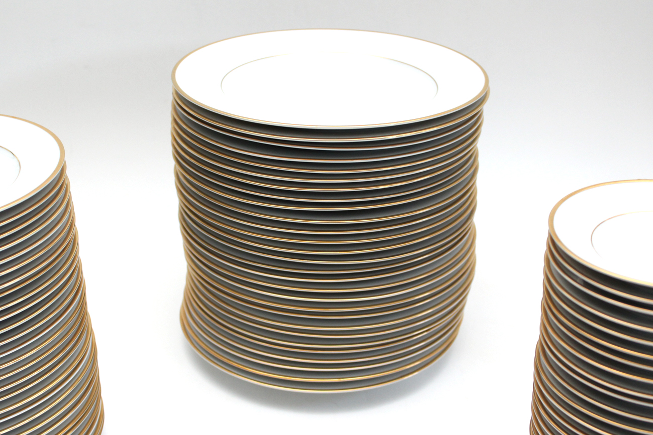 Contemporary Noritake "Heritage" Dinnerware