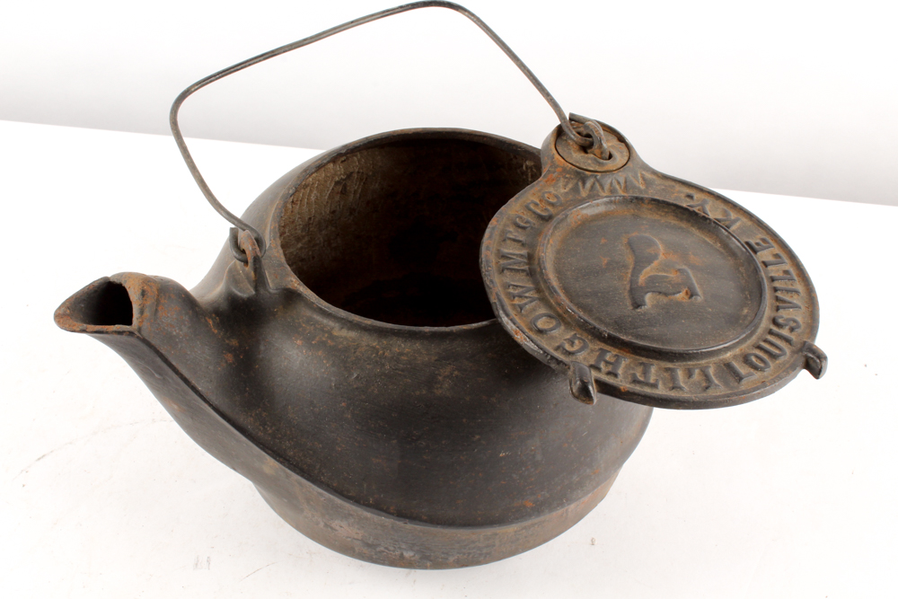 Lithgow Mfg. Co. Louisville, KY Cast Iron Kettle