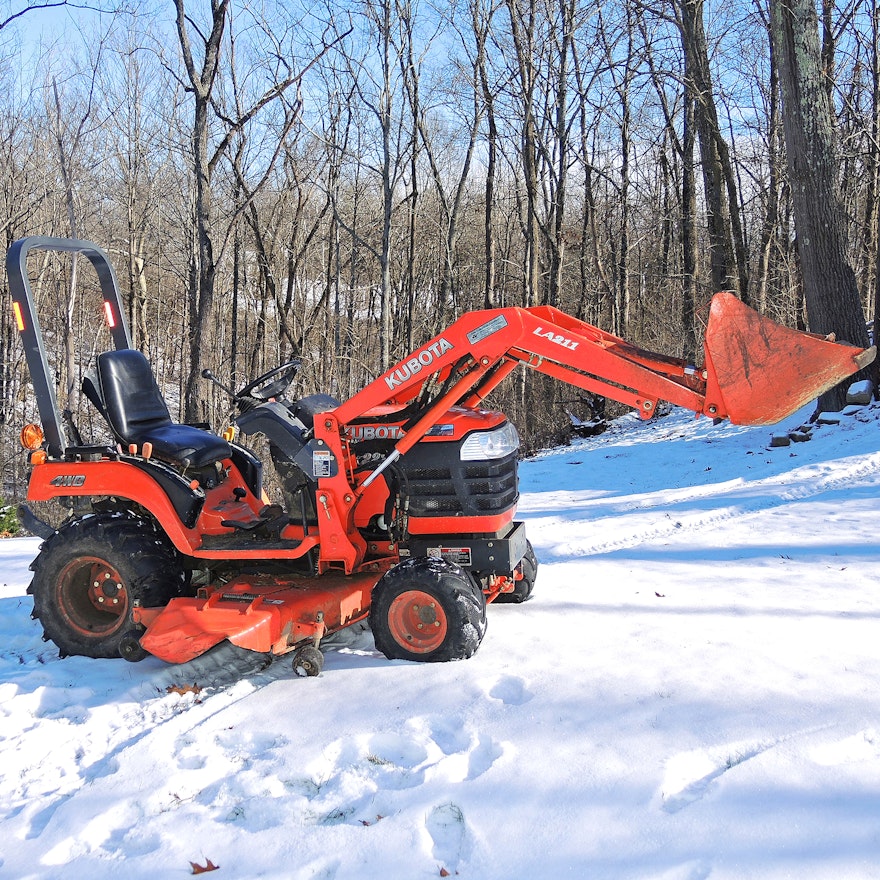 Kubota BX2230 Tractor with Front End Loader