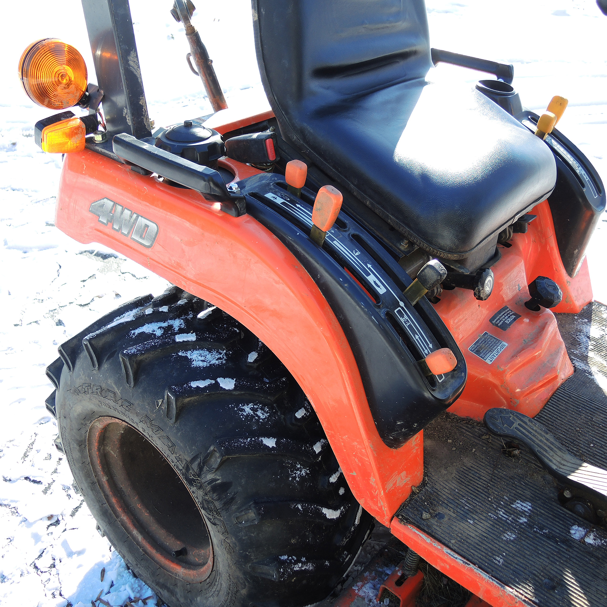 Kubota BX2230 Tractor with Front End Loader