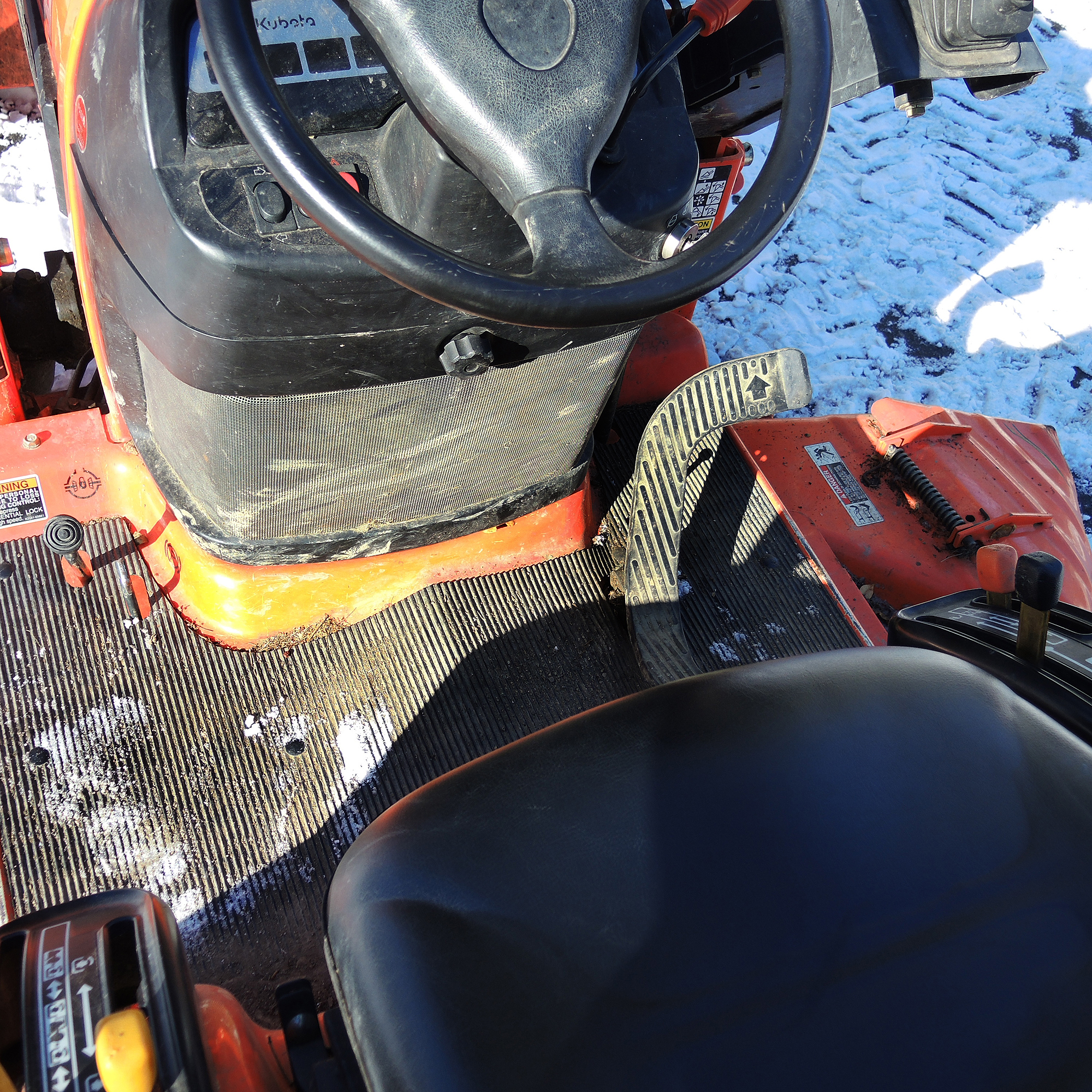 Kubota BX2230 Tractor with Front End Loader