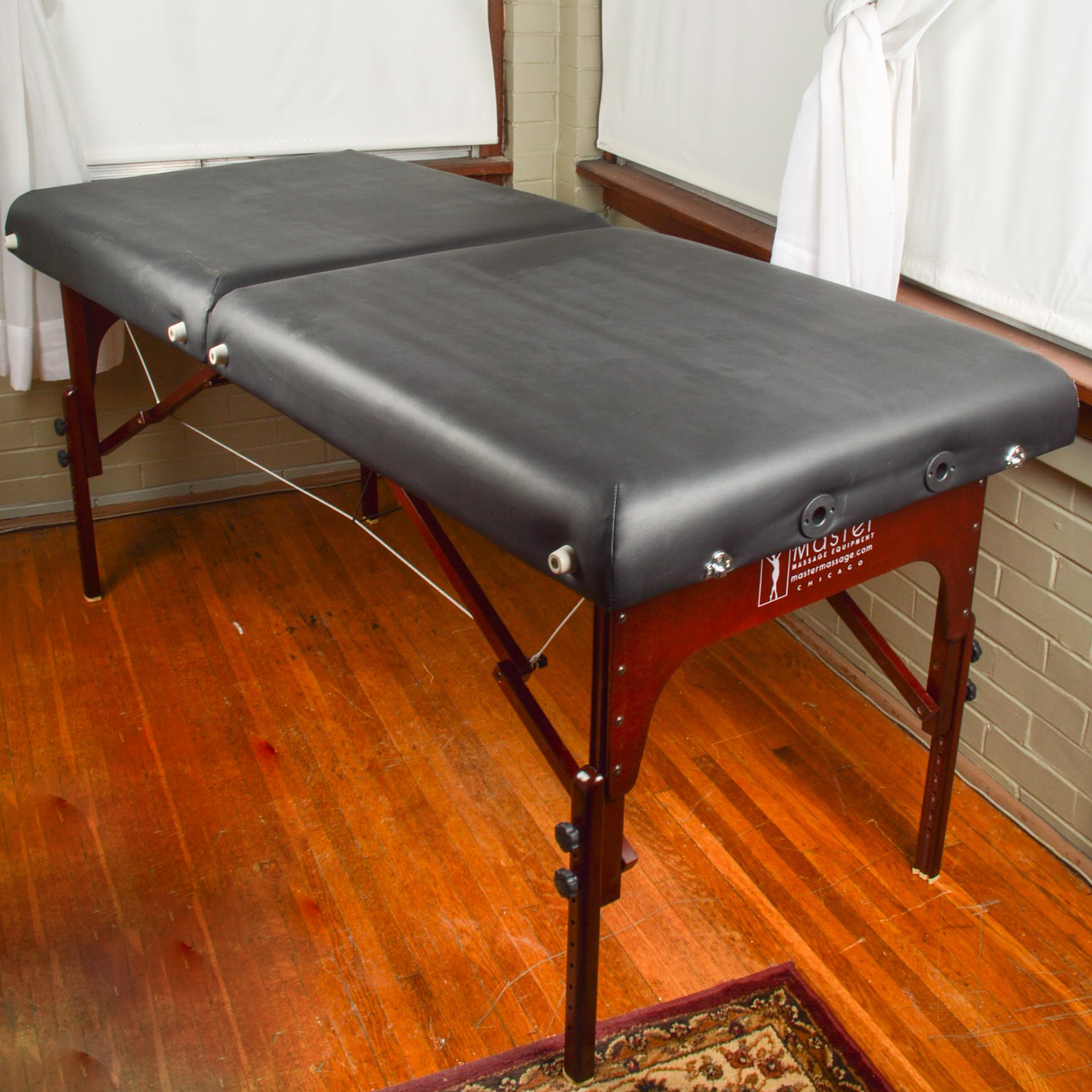 New Master Massage 31-Inch Portable Massage Table and Case