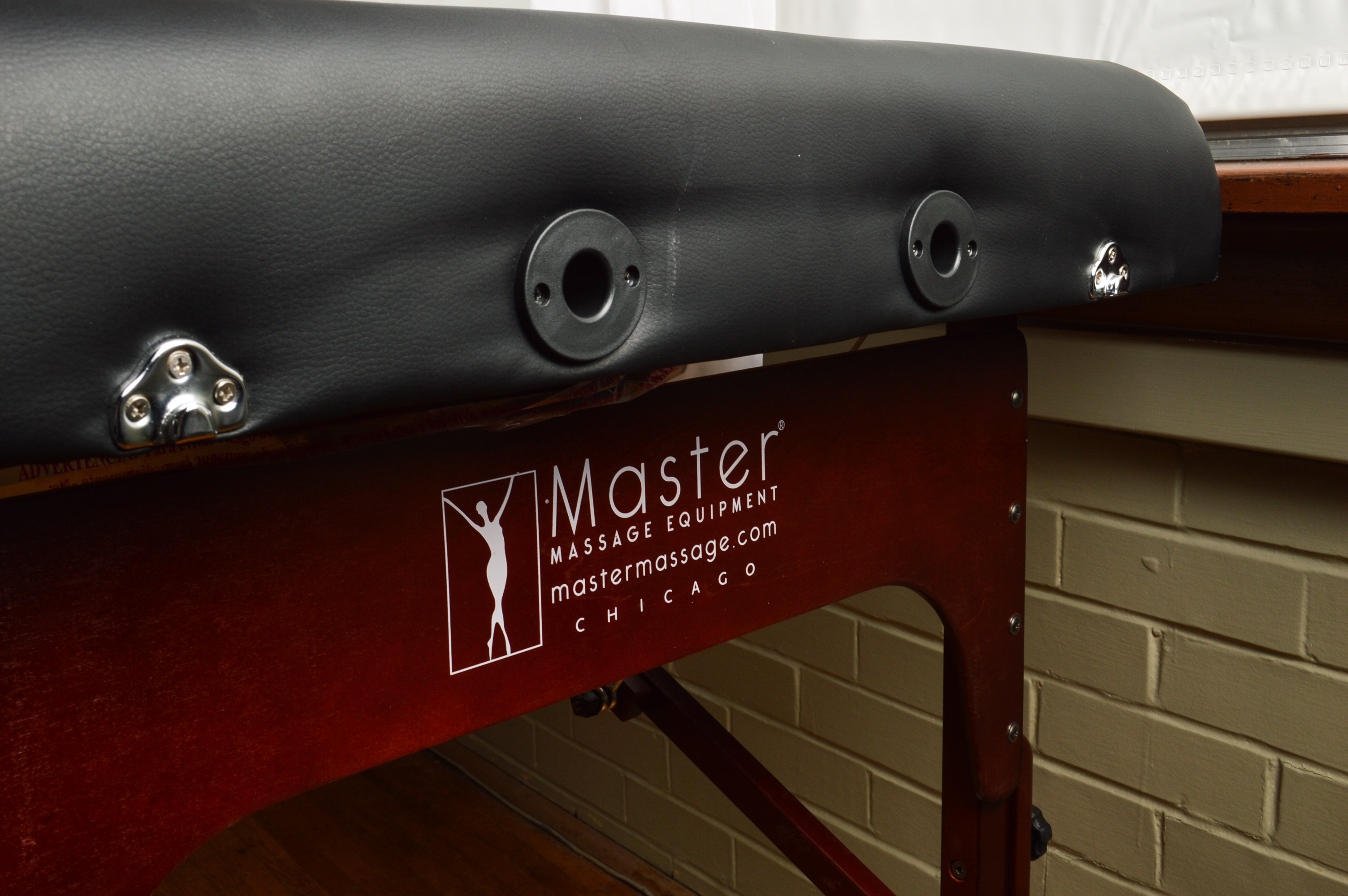New Master Massage 31-Inch Portable Massage Table and Case
