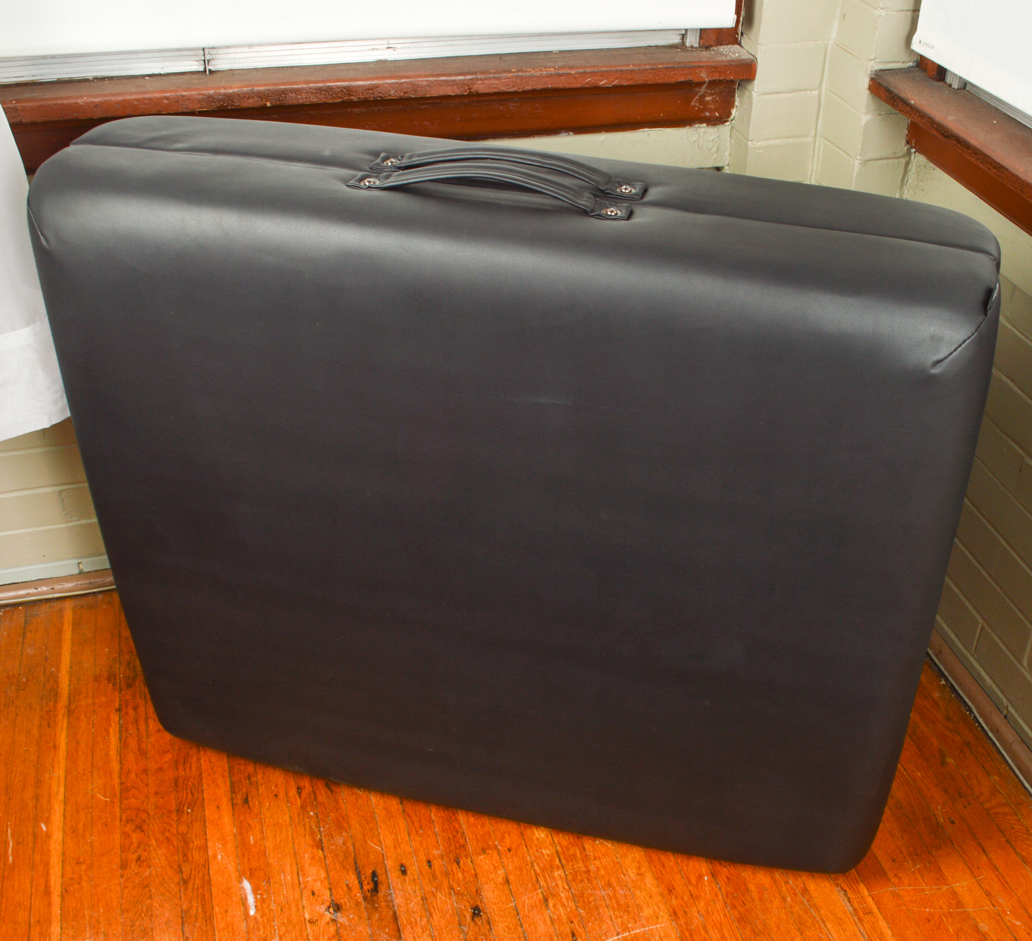 New Master Massage 31-Inch Portable Massage Table and Case