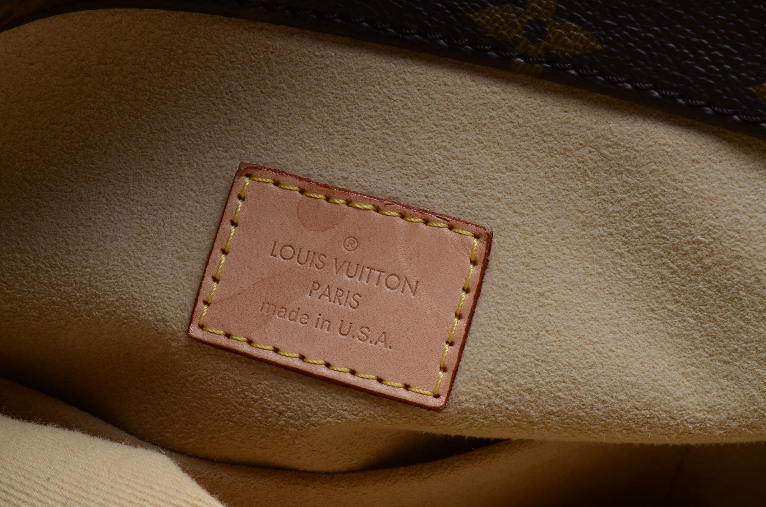 Louis Vuitton Artsy MM Handbag