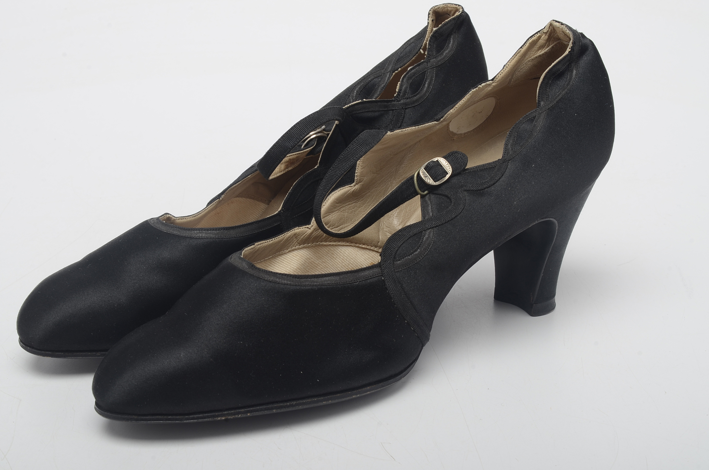 Vintage Round Toe Pumps