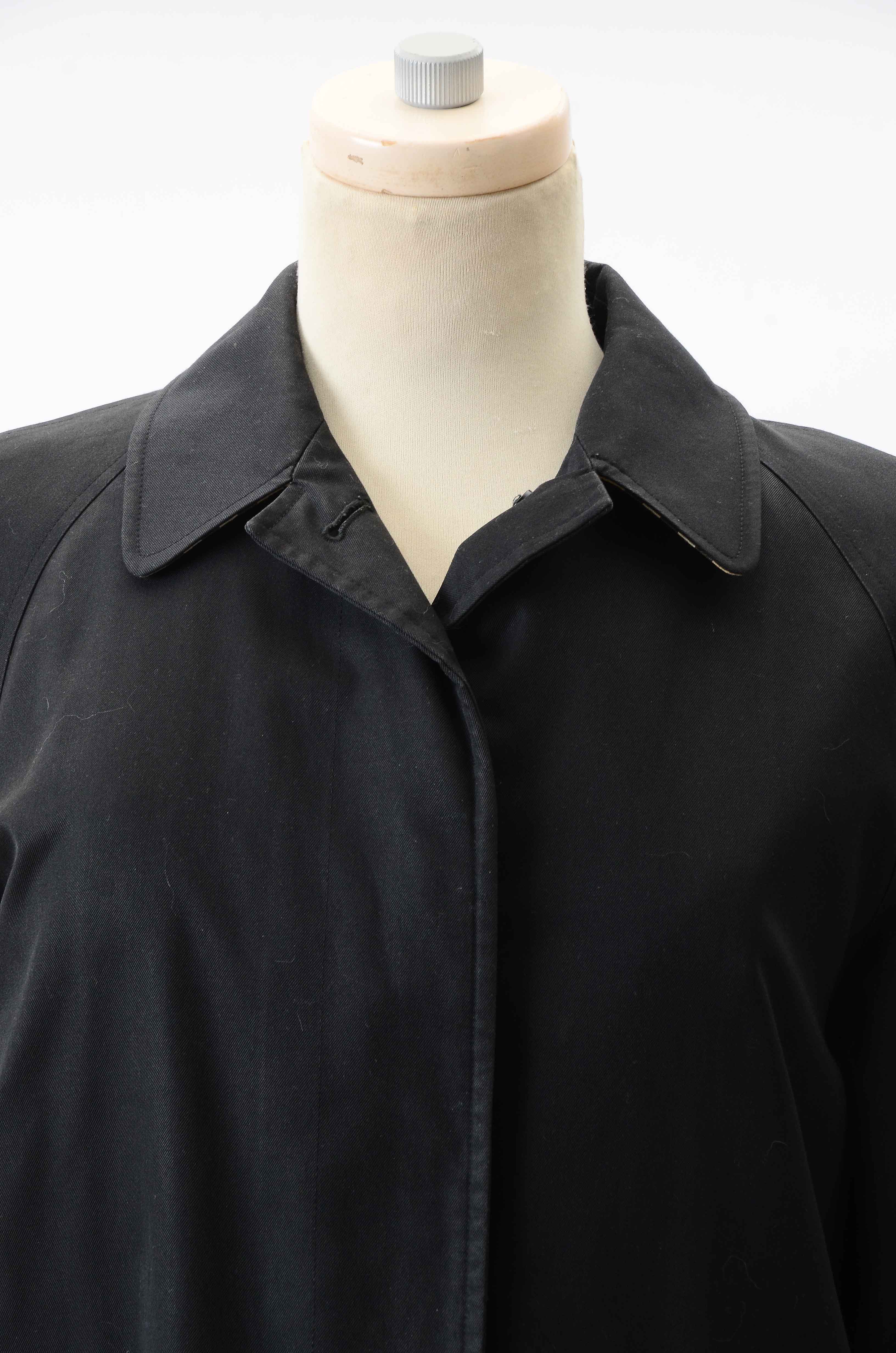 Women's Burberry Raincoat With Removable Lining