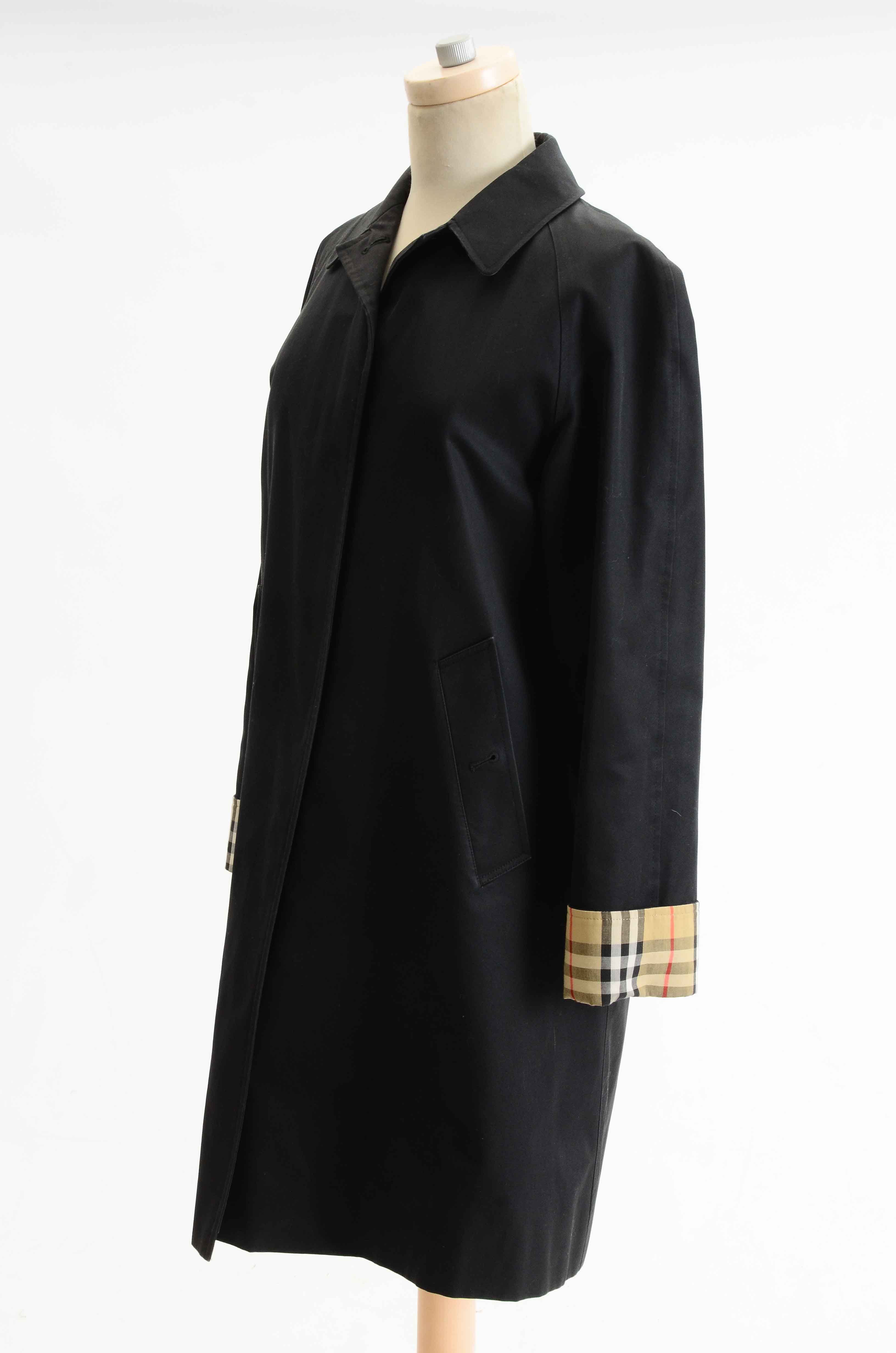 Women's Burberry Raincoat With Removable Lining