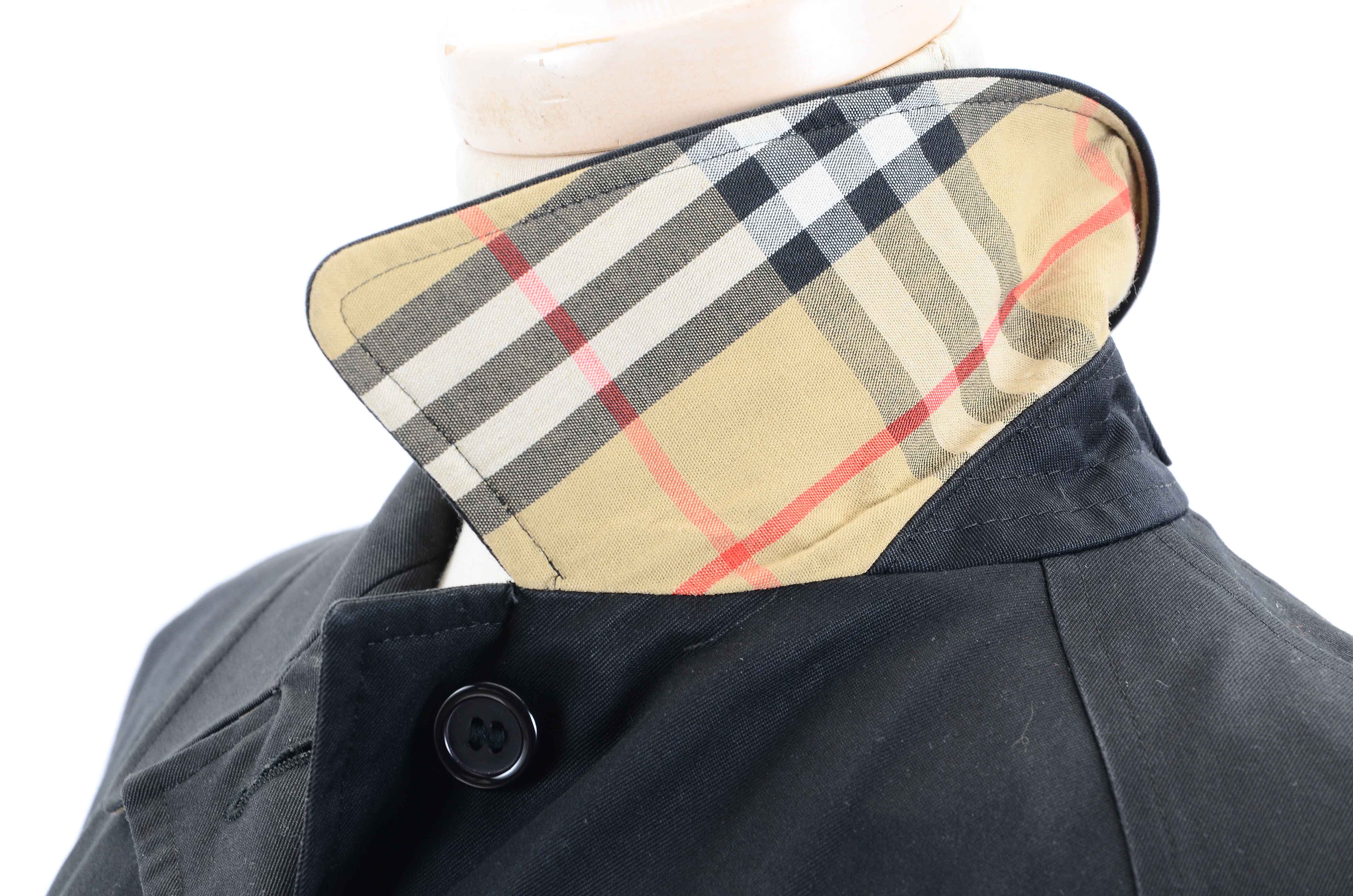 Women's Burberry Raincoat With Removable Lining