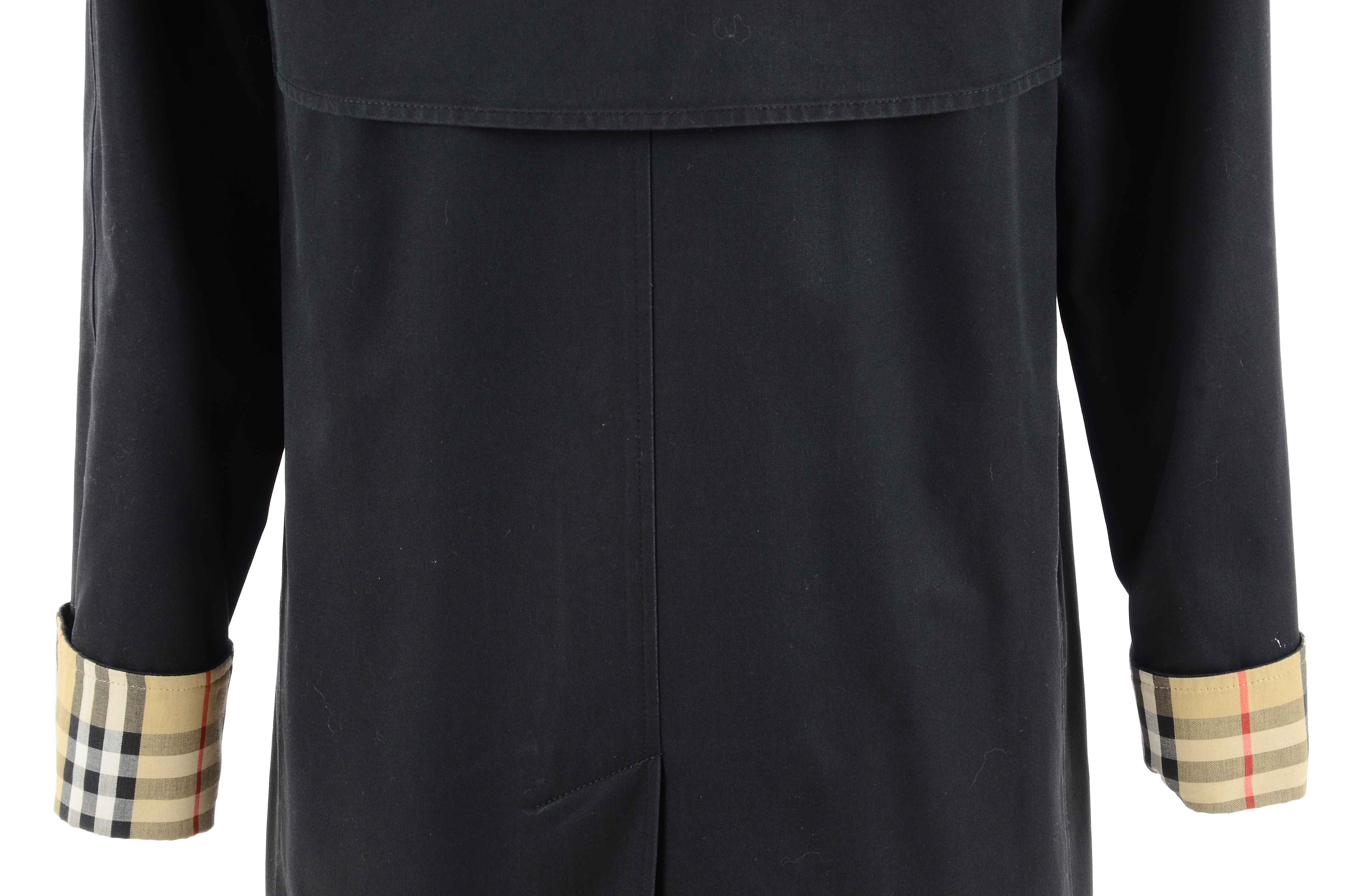 Women's Burberry Raincoat With Removable Lining