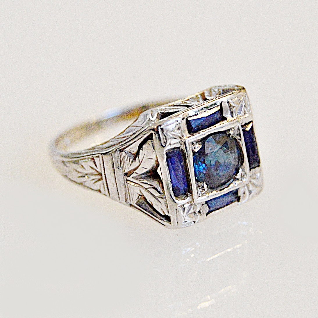 Vintage 18K White Gold and Sapphire Ring