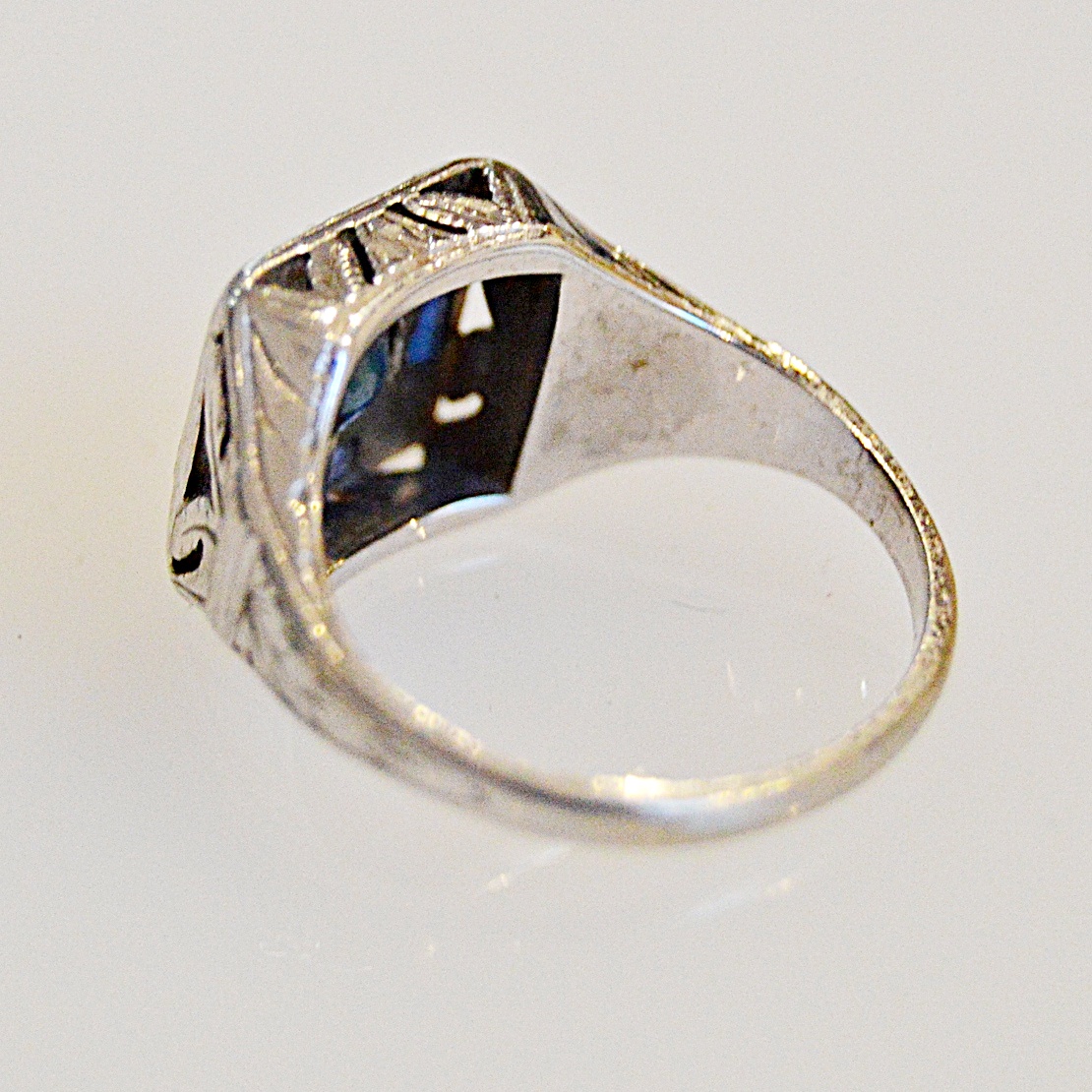 Vintage 18K White Gold and Sapphire Ring