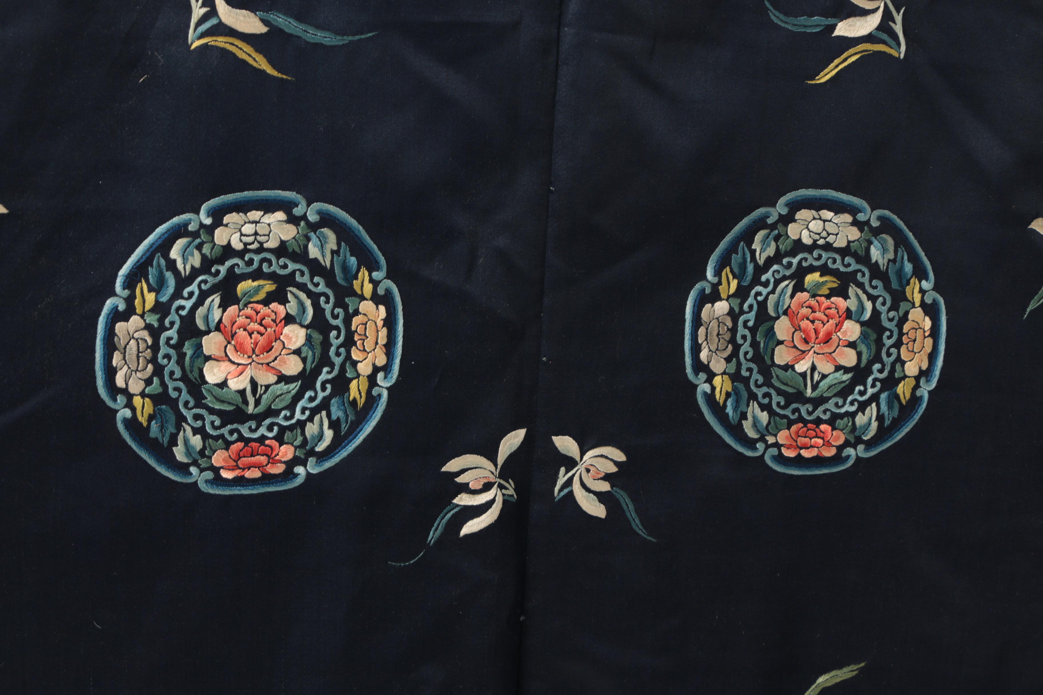 Women's Chinese Late Qing Dynasty Period Hand-Embroidered Silk Informal Coat
