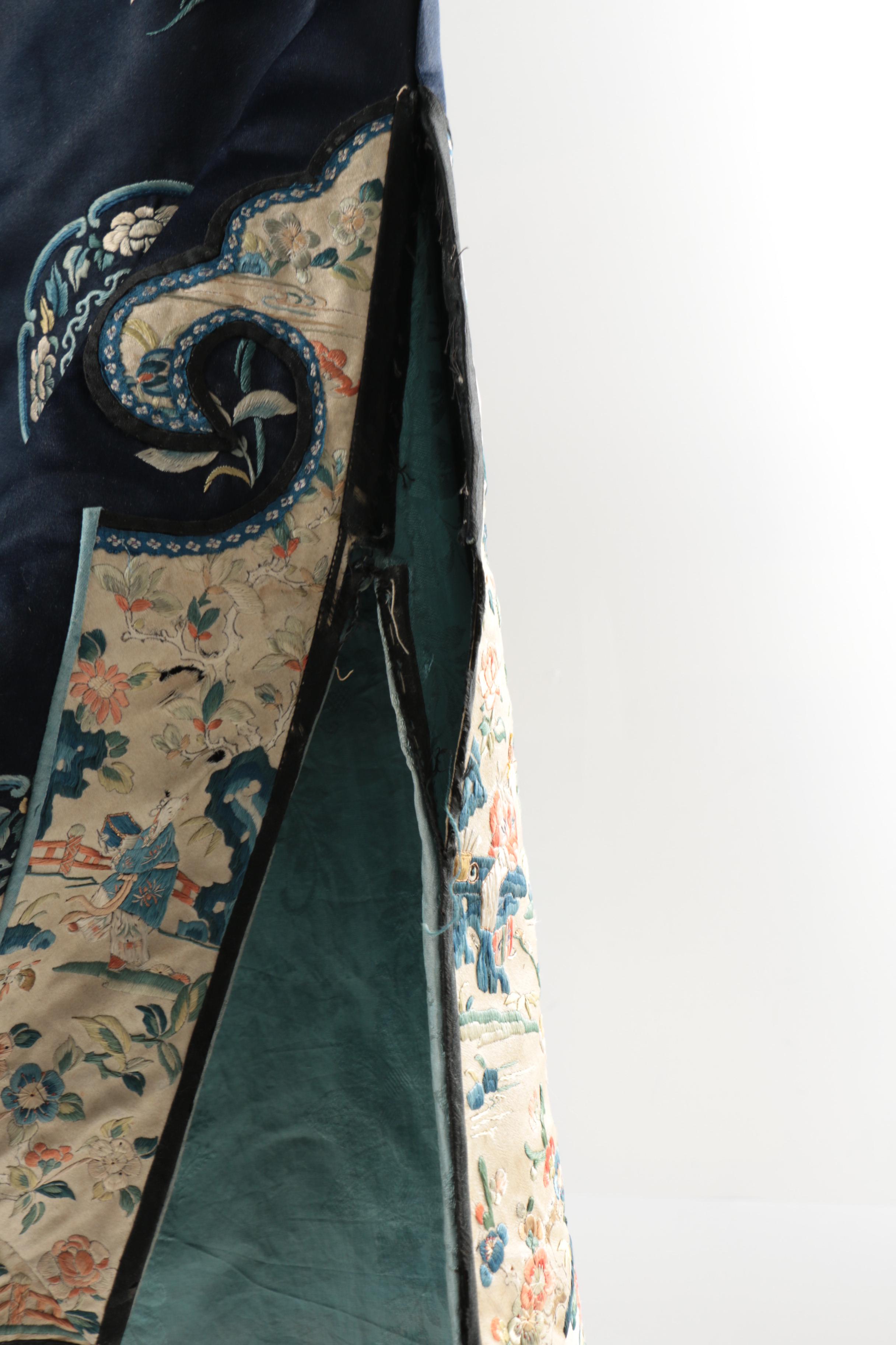 Women's Chinese Late Qing Dynasty Period Hand-Embroidered Silk Informal Coat