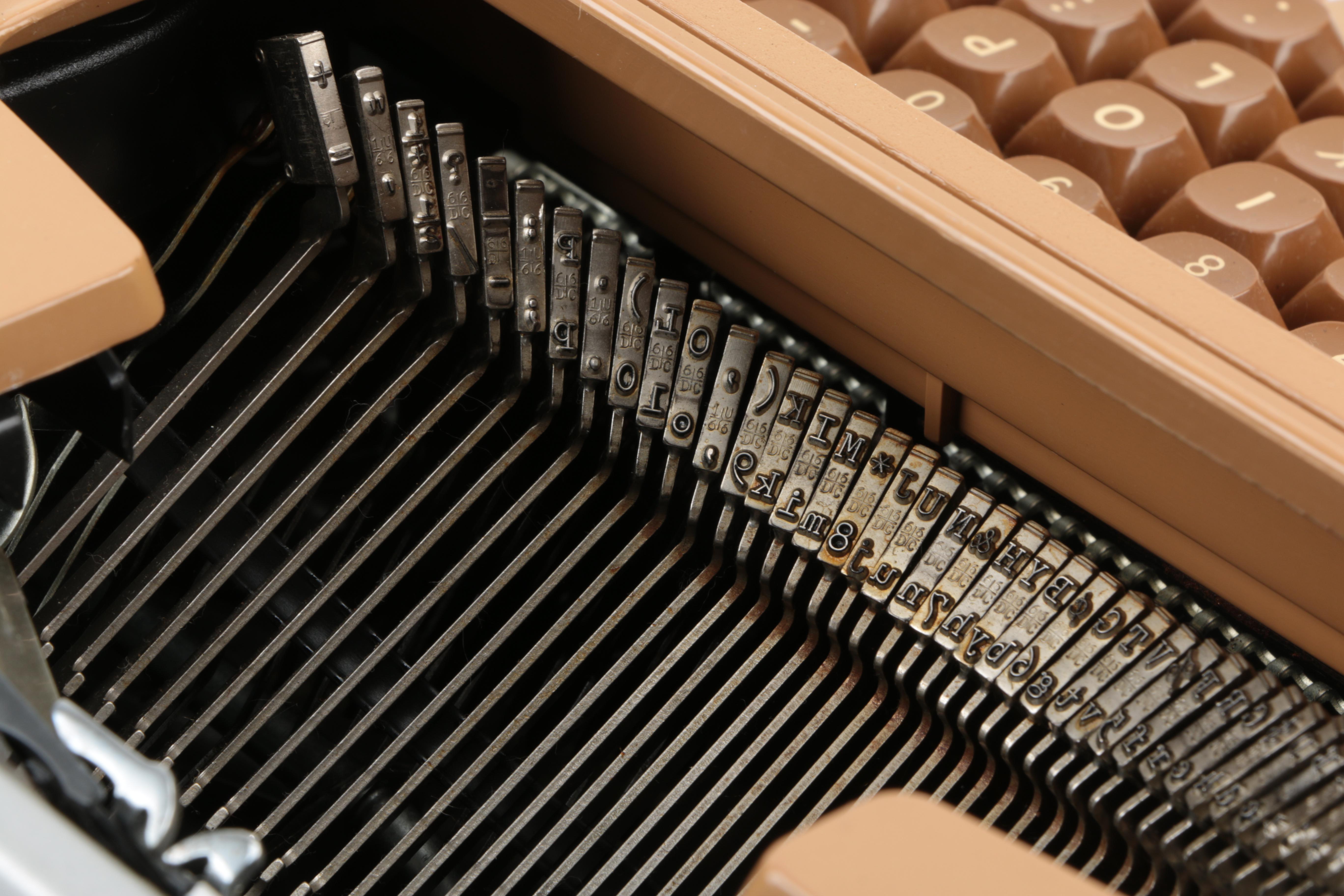 Vintage Smith-Corona "Coronet XL" Typewriter with Case