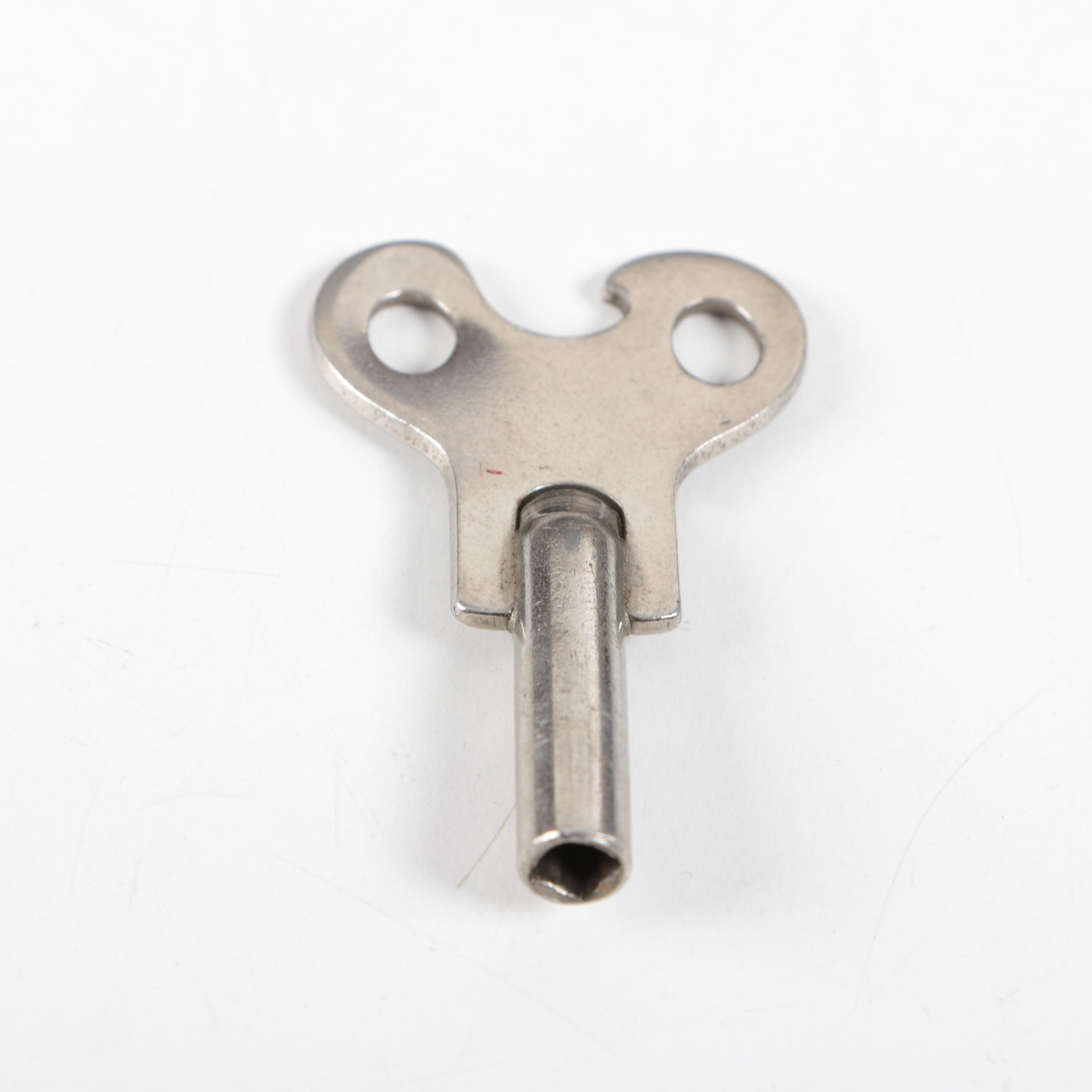 Vintage Art Deco Chiming Wooden Mantel Clock