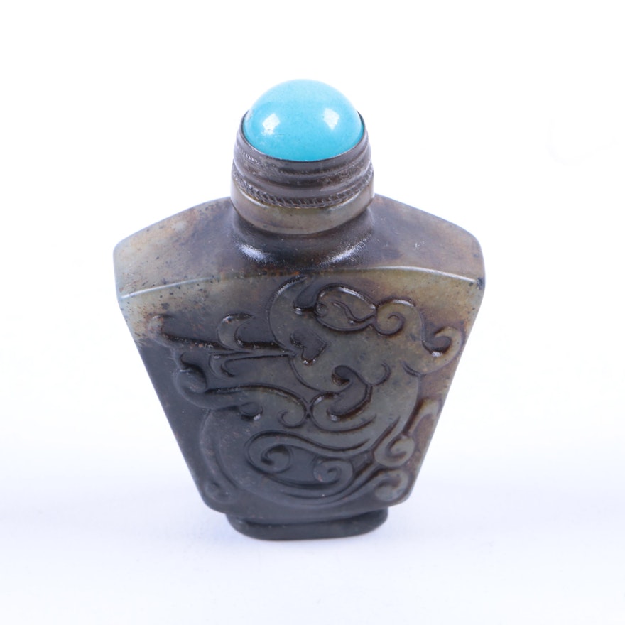 Chinese Carved Serpentine Snuff Bottle with Dyed Calcite Lid