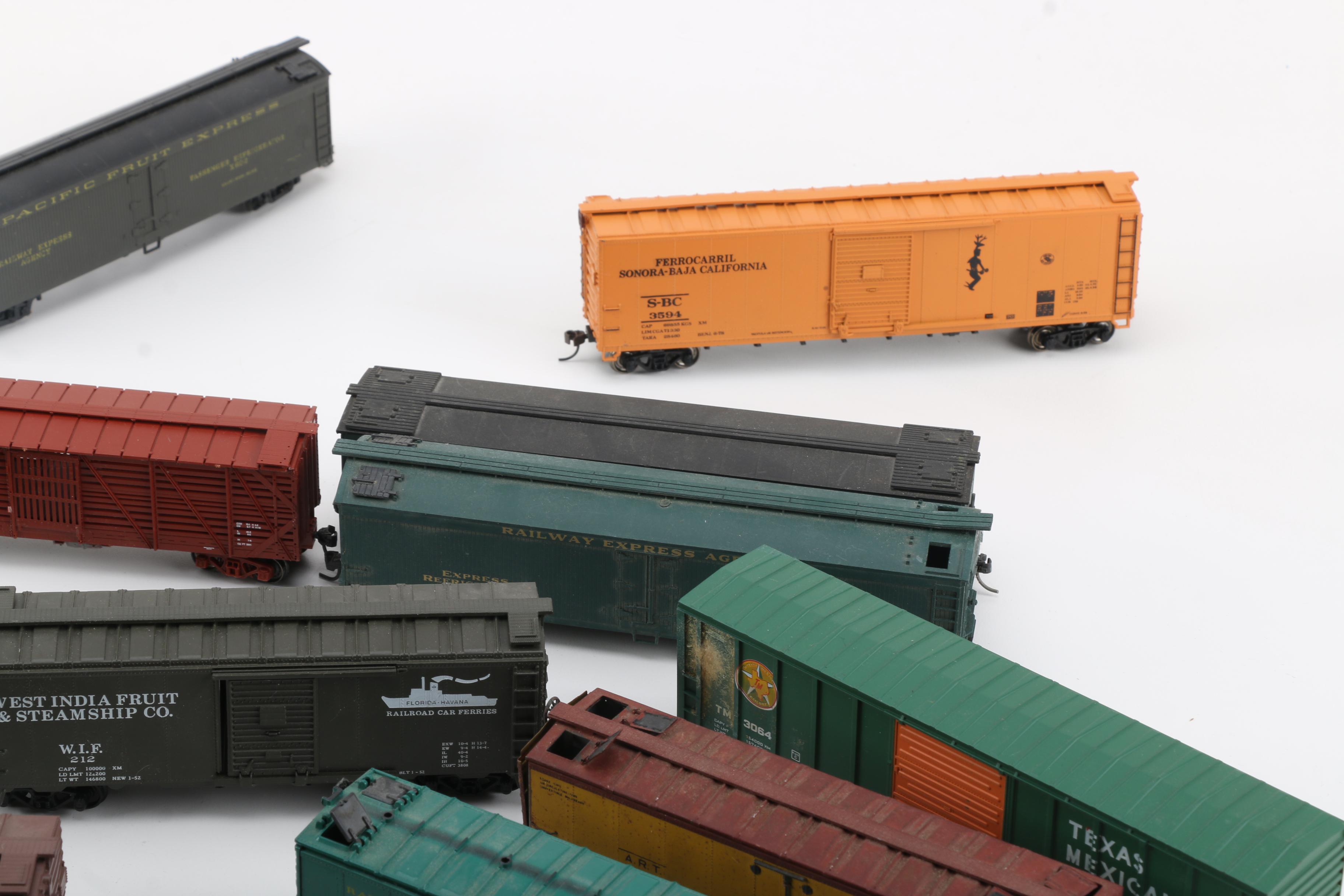 HO Scale Train Cars Including Roco Baldwin Locomotive Diesel Engine
