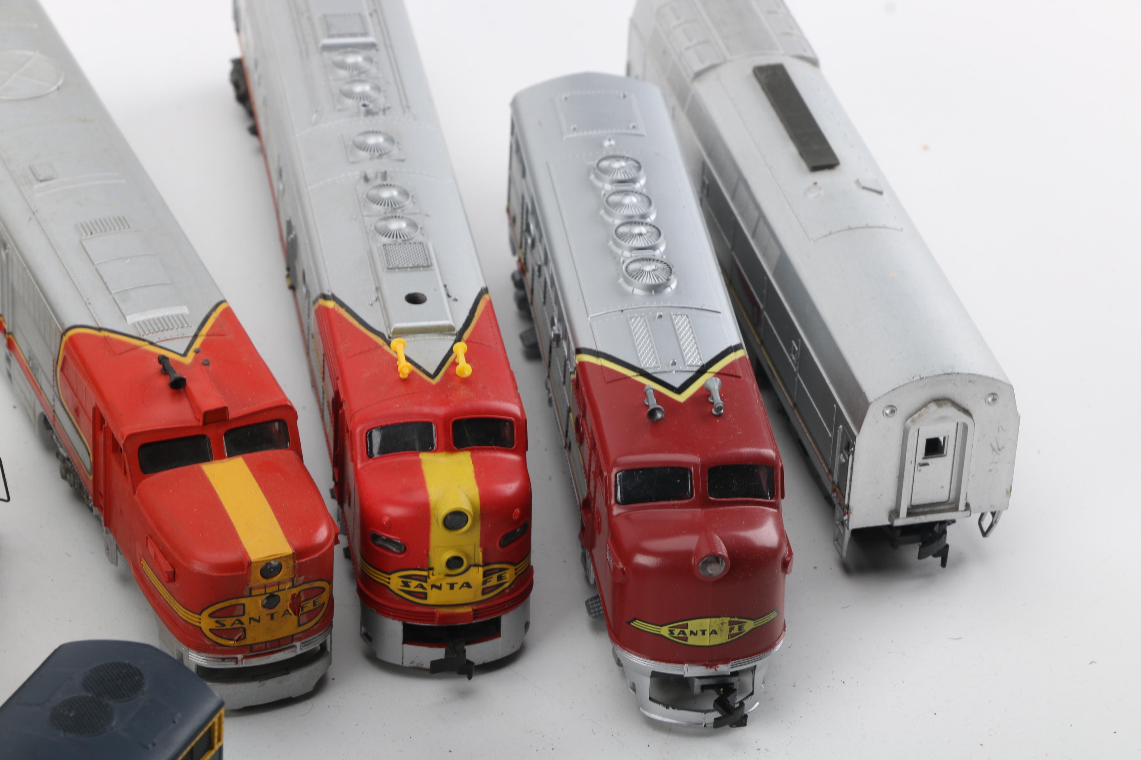 HO Scale Santa Fe Diesel Engines and Train Cars