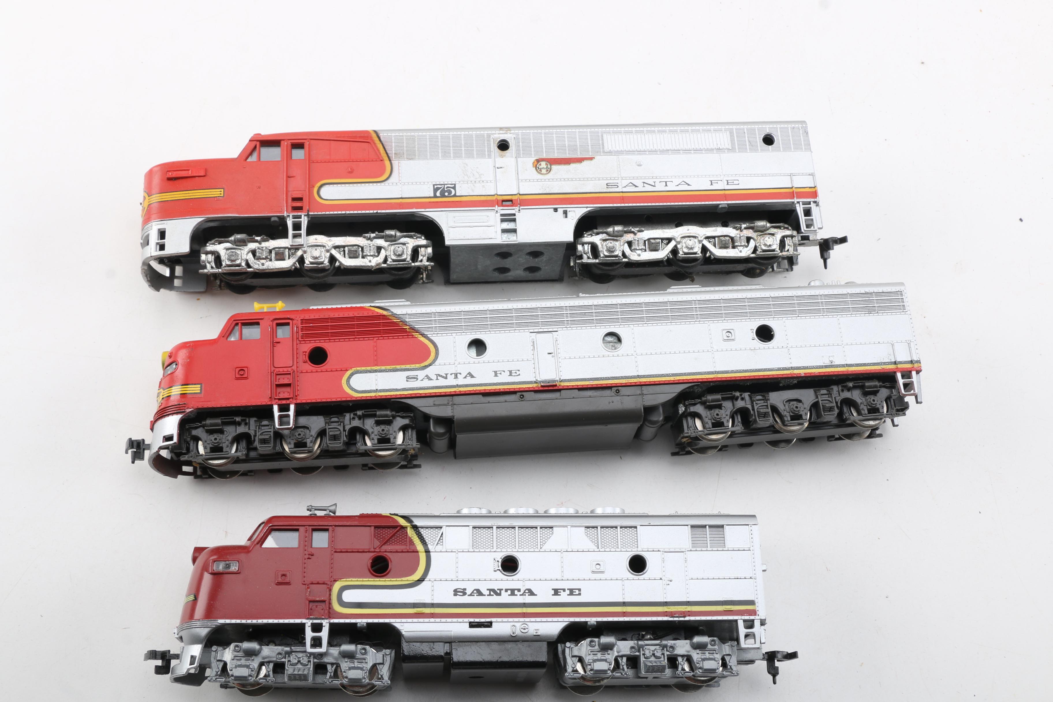 HO Scale Santa Fe Diesel Engines and Train Cars