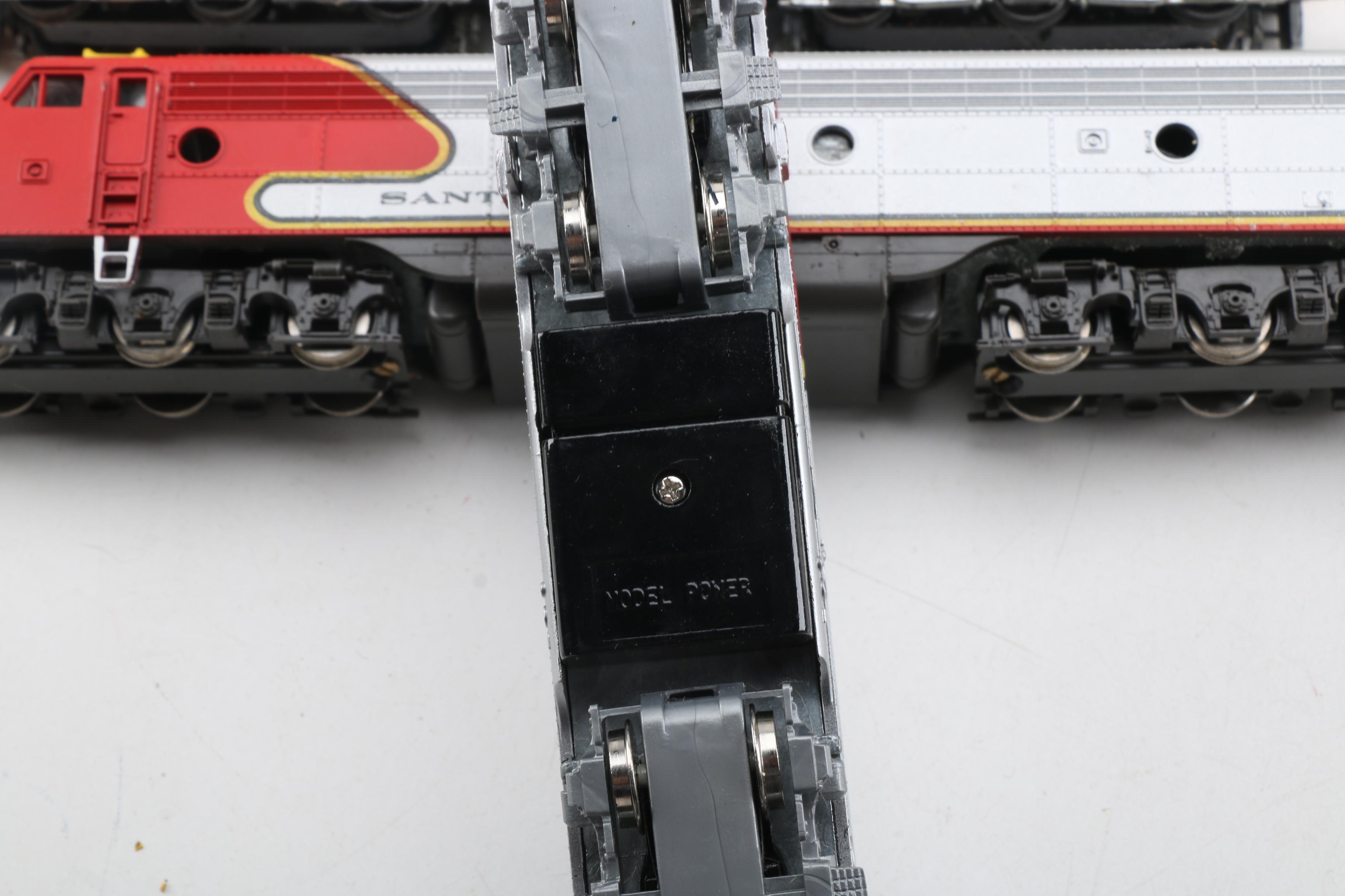 HO Scale Santa Fe Diesel Engines and Train Cars