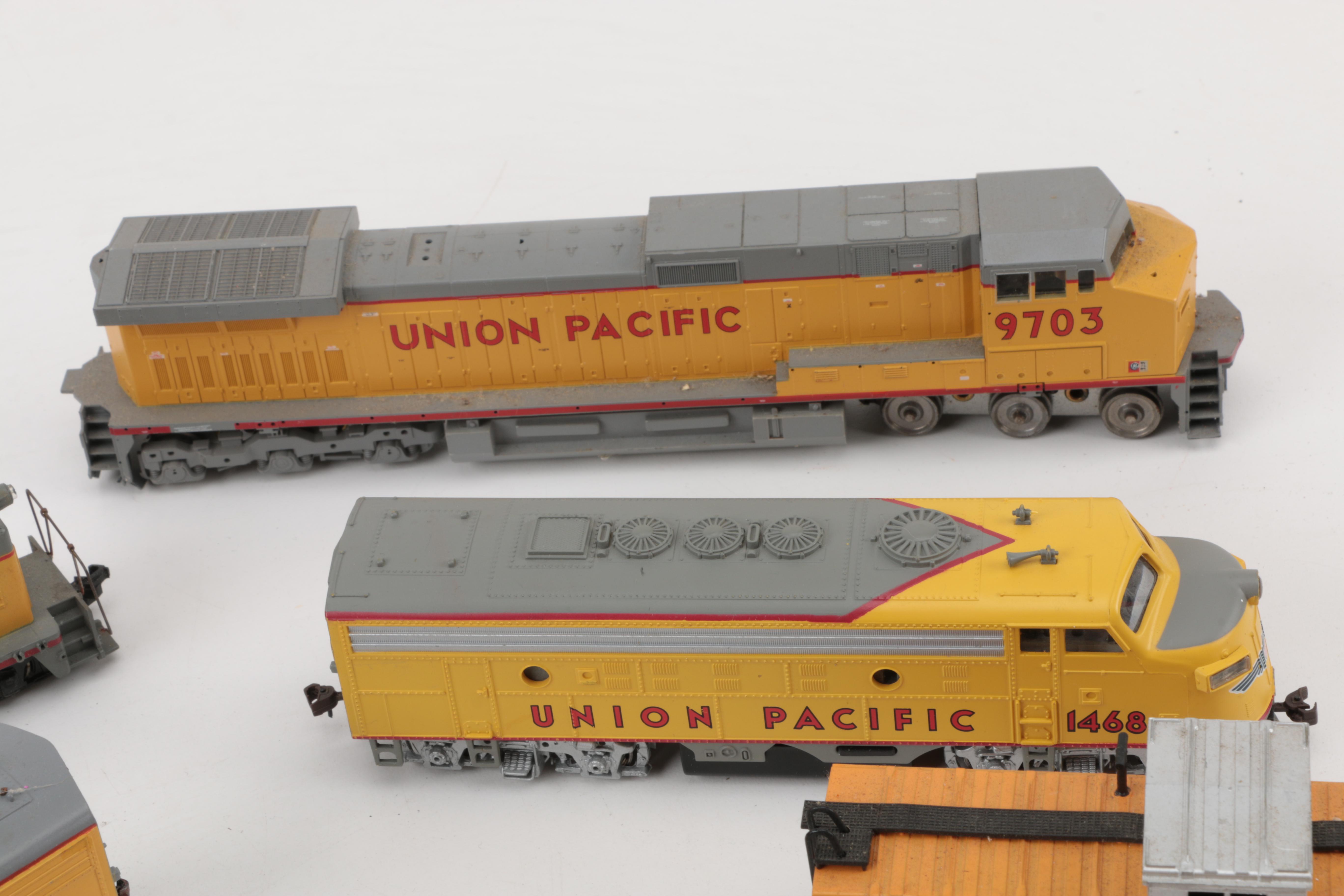 PRIORITY-HO Scale Union Pacific Diesel Engines and Train Cars
