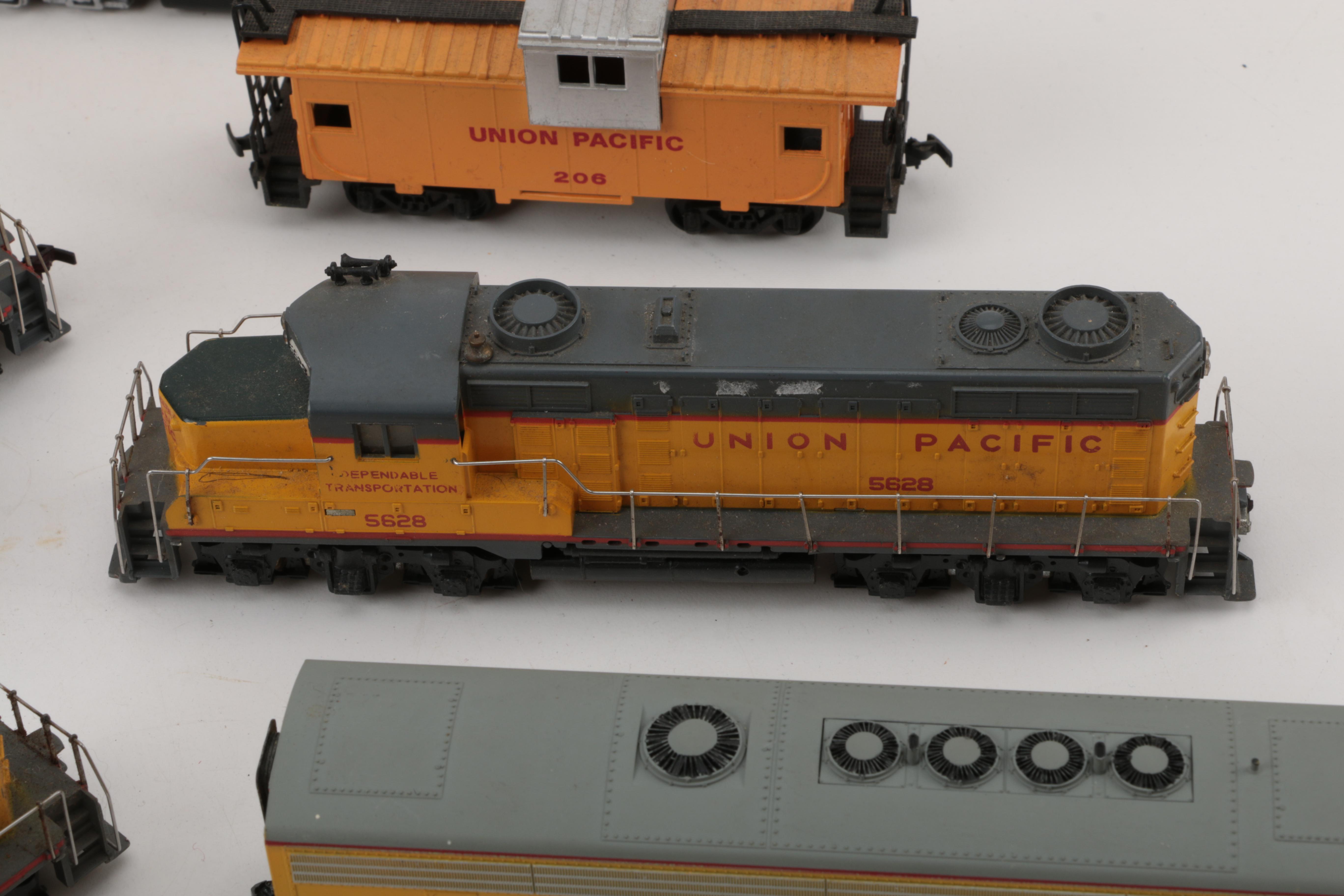 PRIORITY-HO Scale Union Pacific Diesel Engines and Train Cars