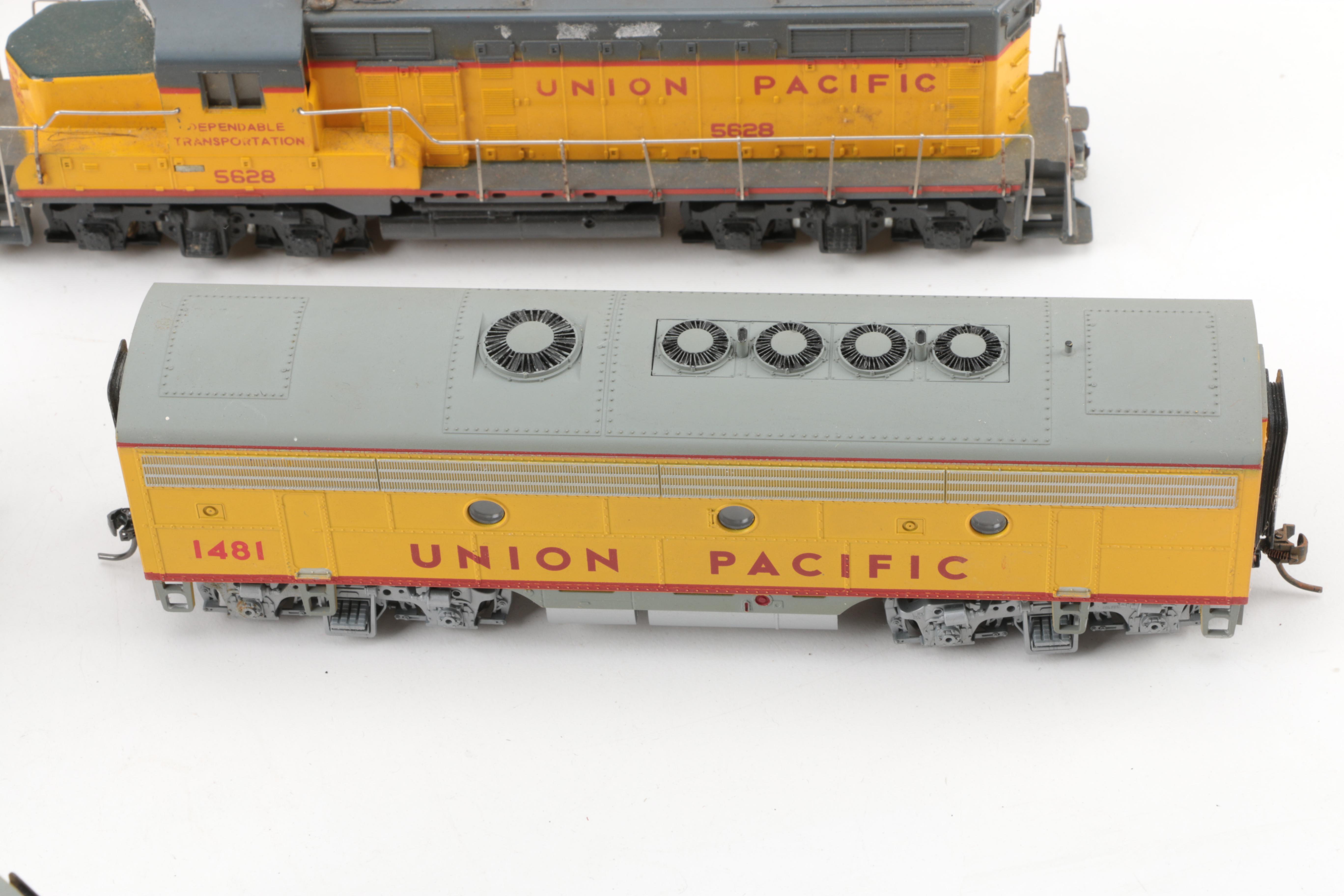 PRIORITY-HO Scale Union Pacific Diesel Engines and Train Cars