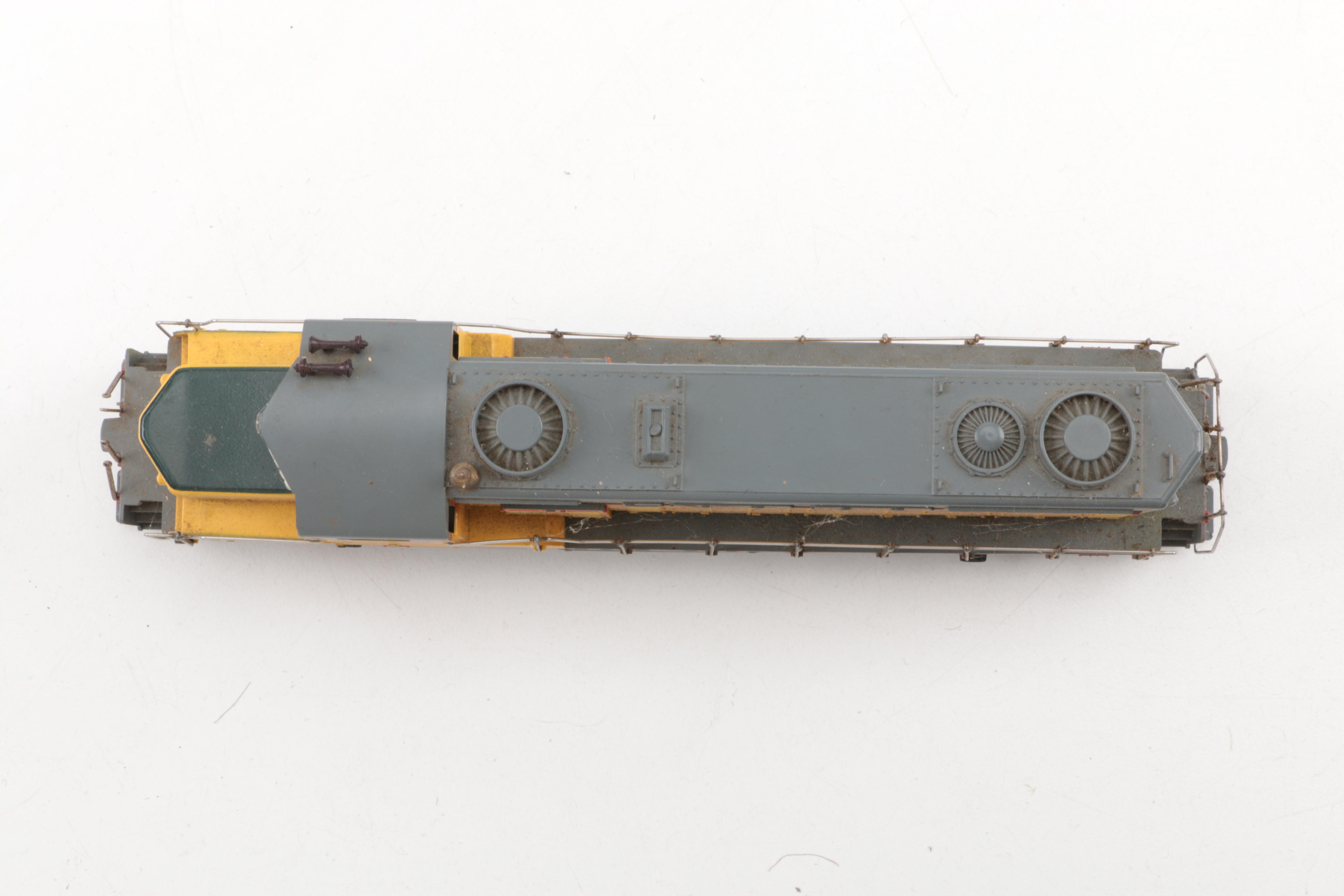 PRIORITY-HO Scale Union Pacific Diesel Engines and Train Cars