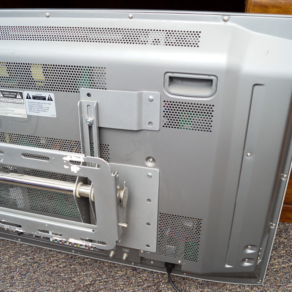 Zenith Television with Wall Mount