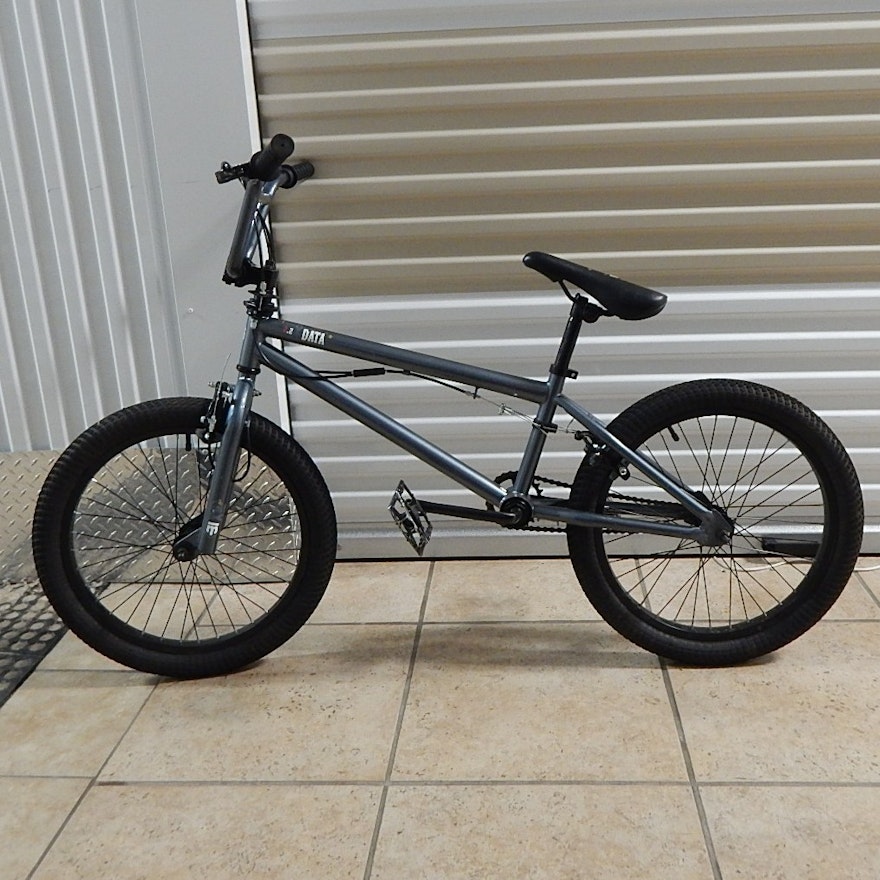 Boys' 20 Inch Mongoose Data X2.2 Trick Bike