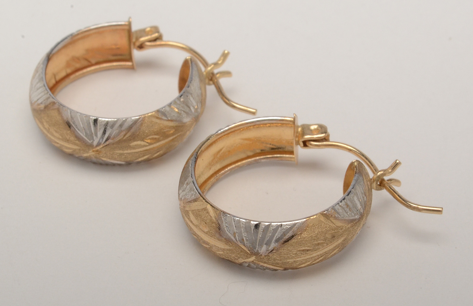 10K White and Yellow Gold Hinged Bracelet