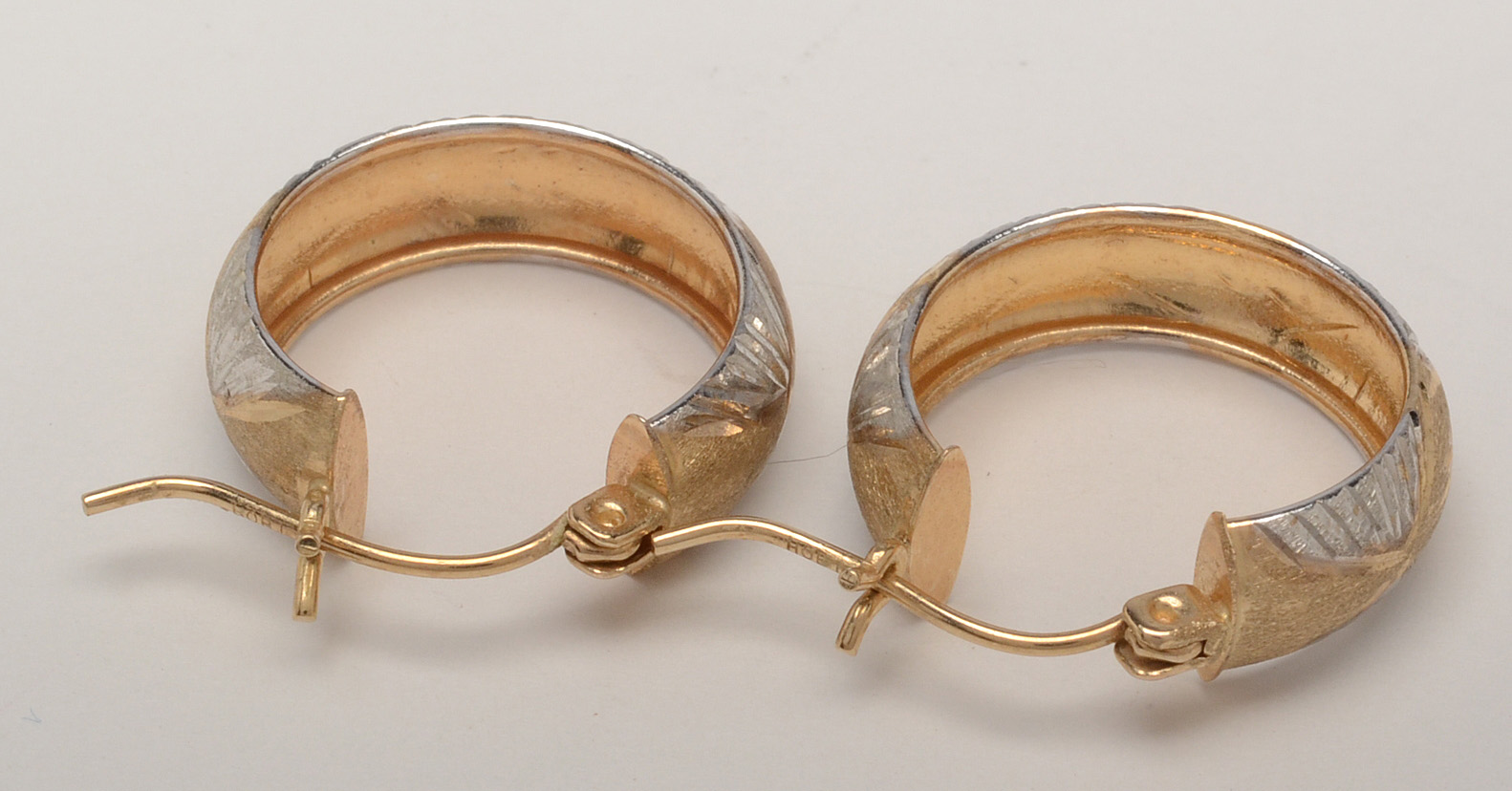 10K White and Yellow Gold Hinged Bracelet