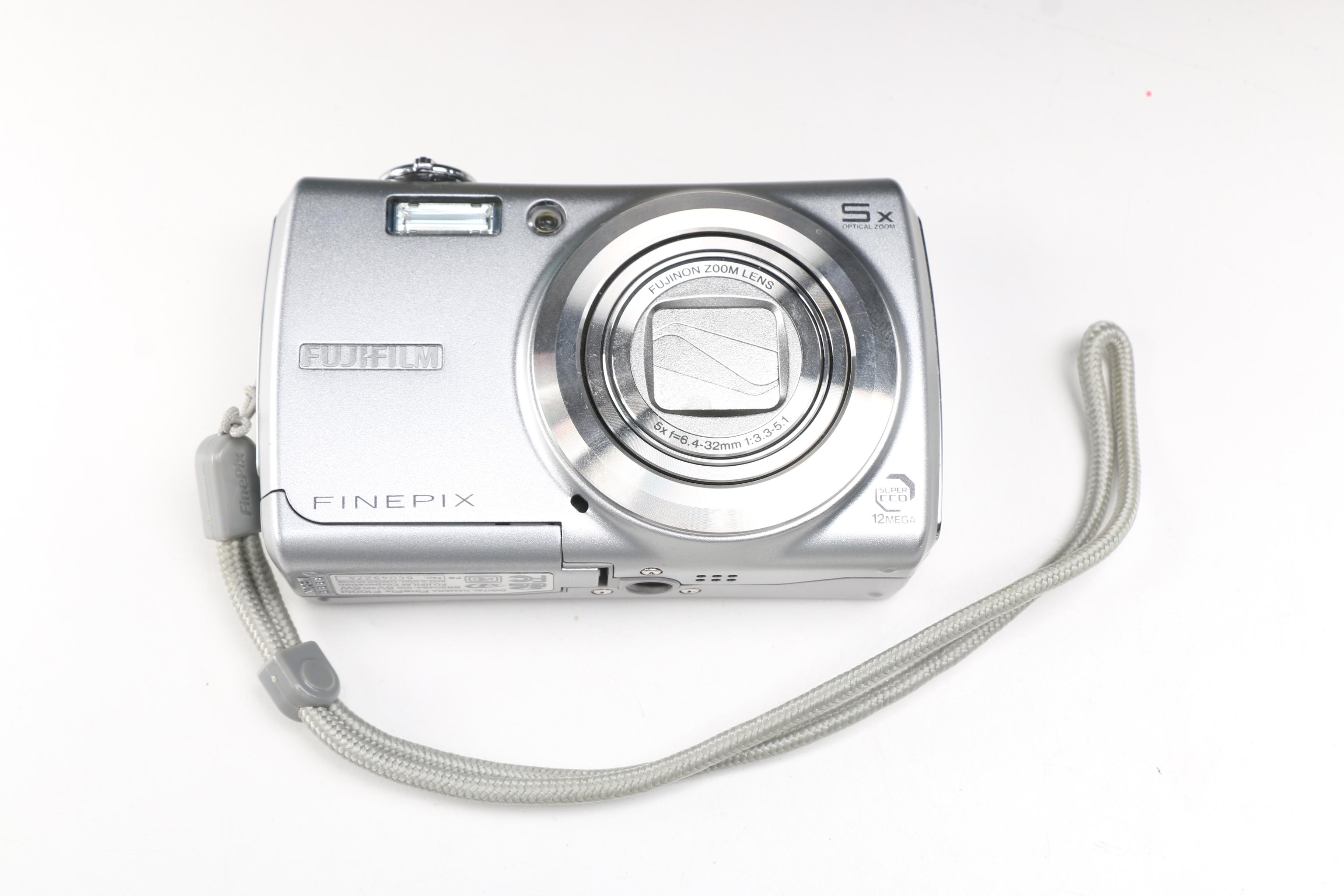 FujiFilm FinePix F100 Digital Camera