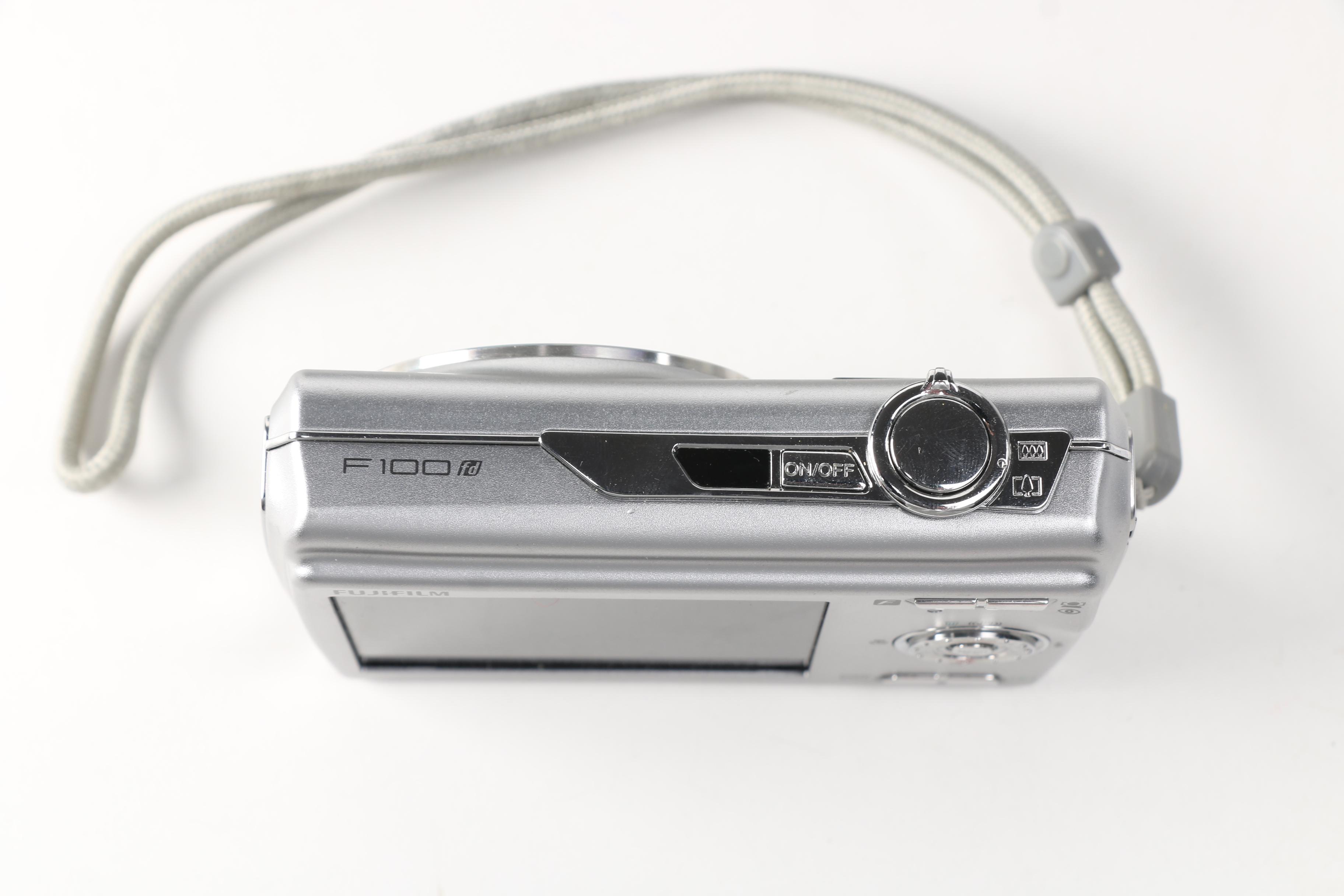 FujiFilm FinePix F100 Digital Camera