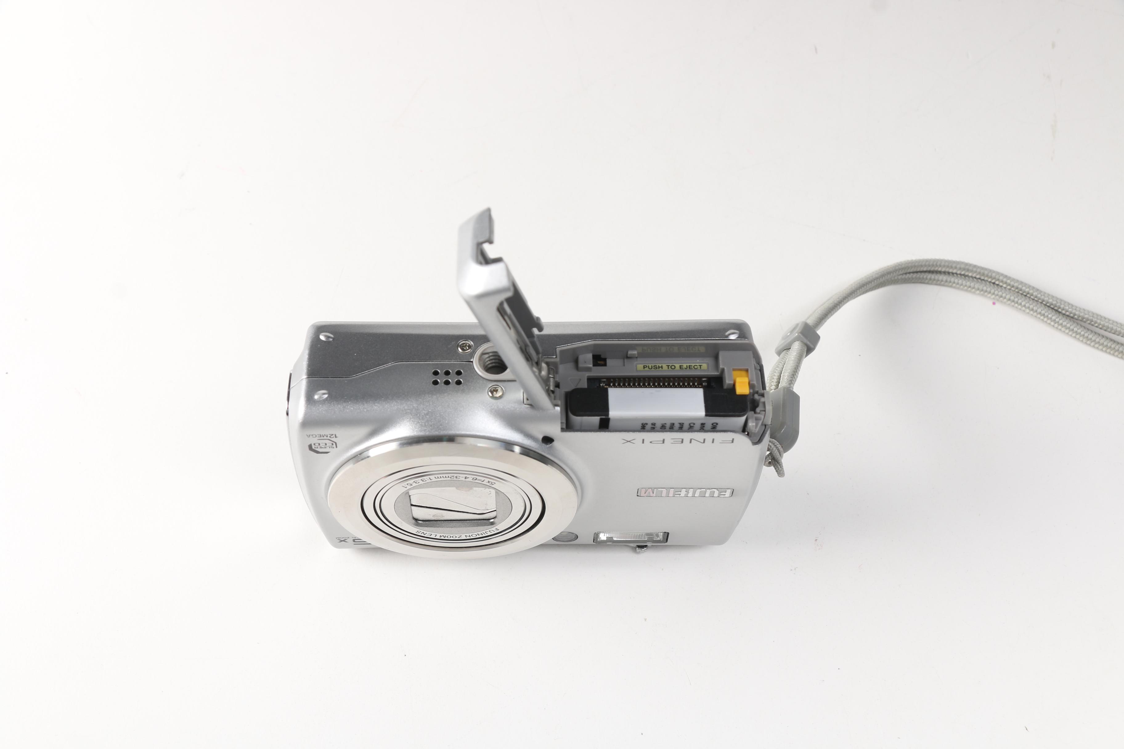 FujiFilm FinePix F100 Digital Camera