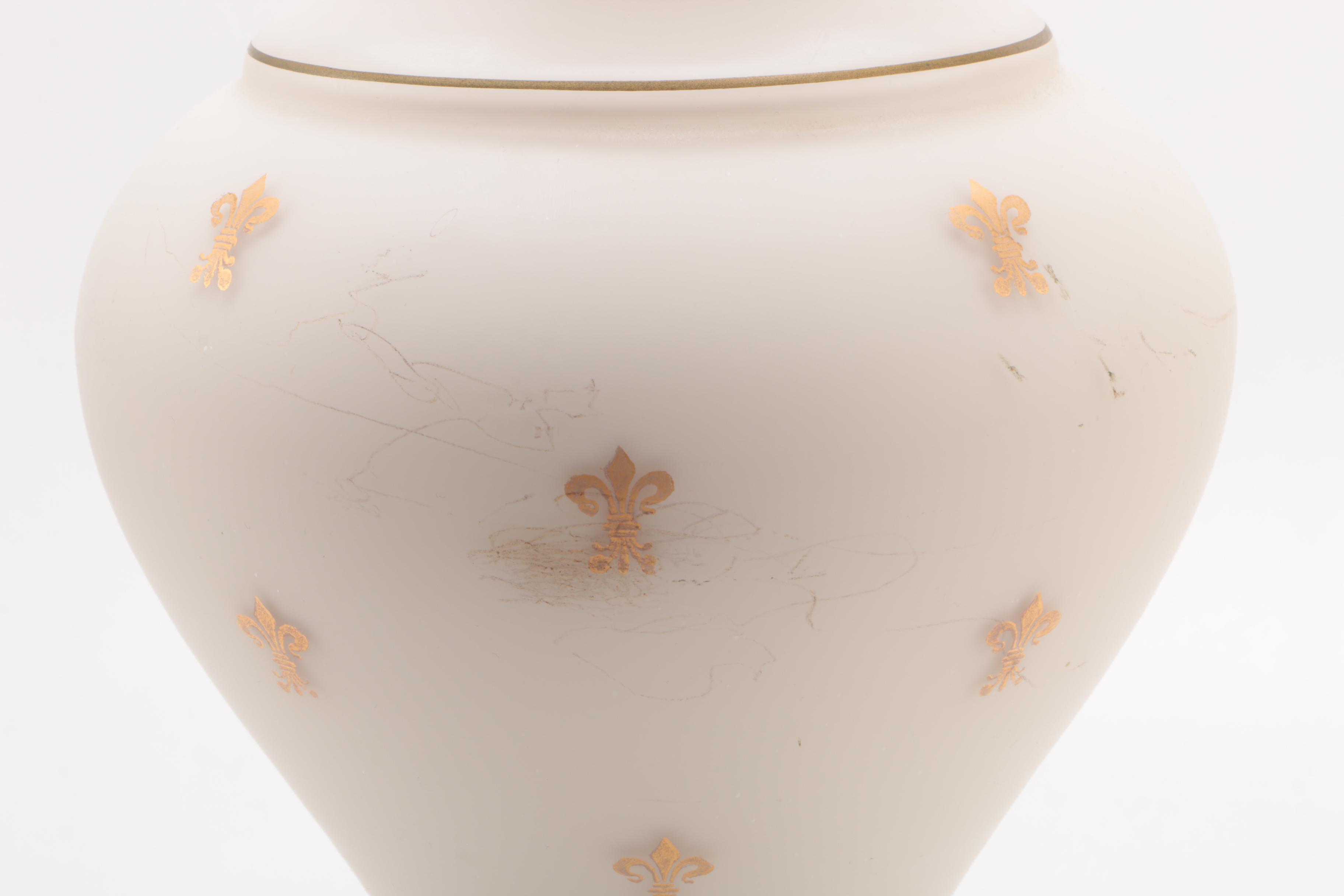 Vintage Fleur de Lis Ceramic Table Lamp