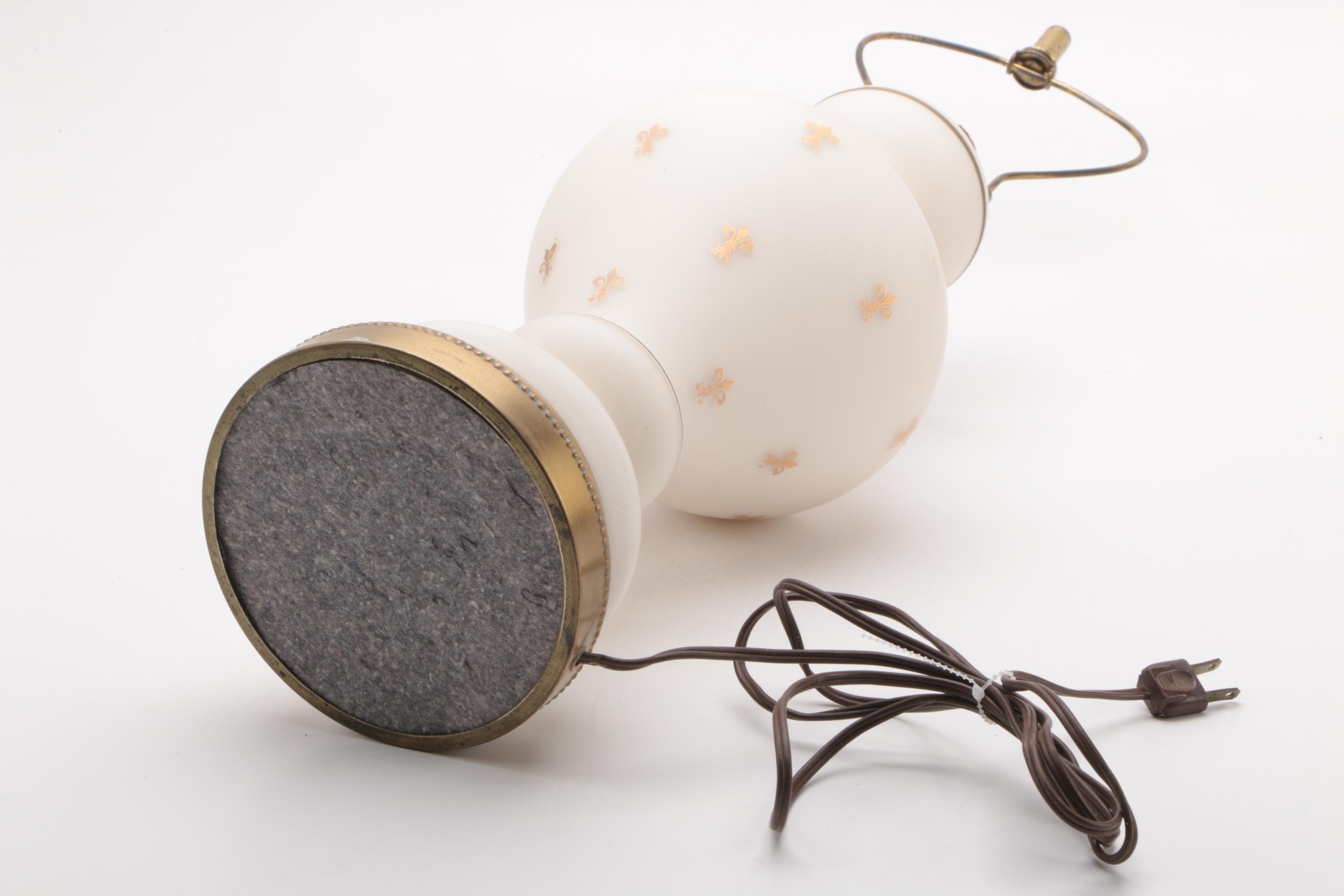 Vintage Fleur de Lis Ceramic Table Lamp