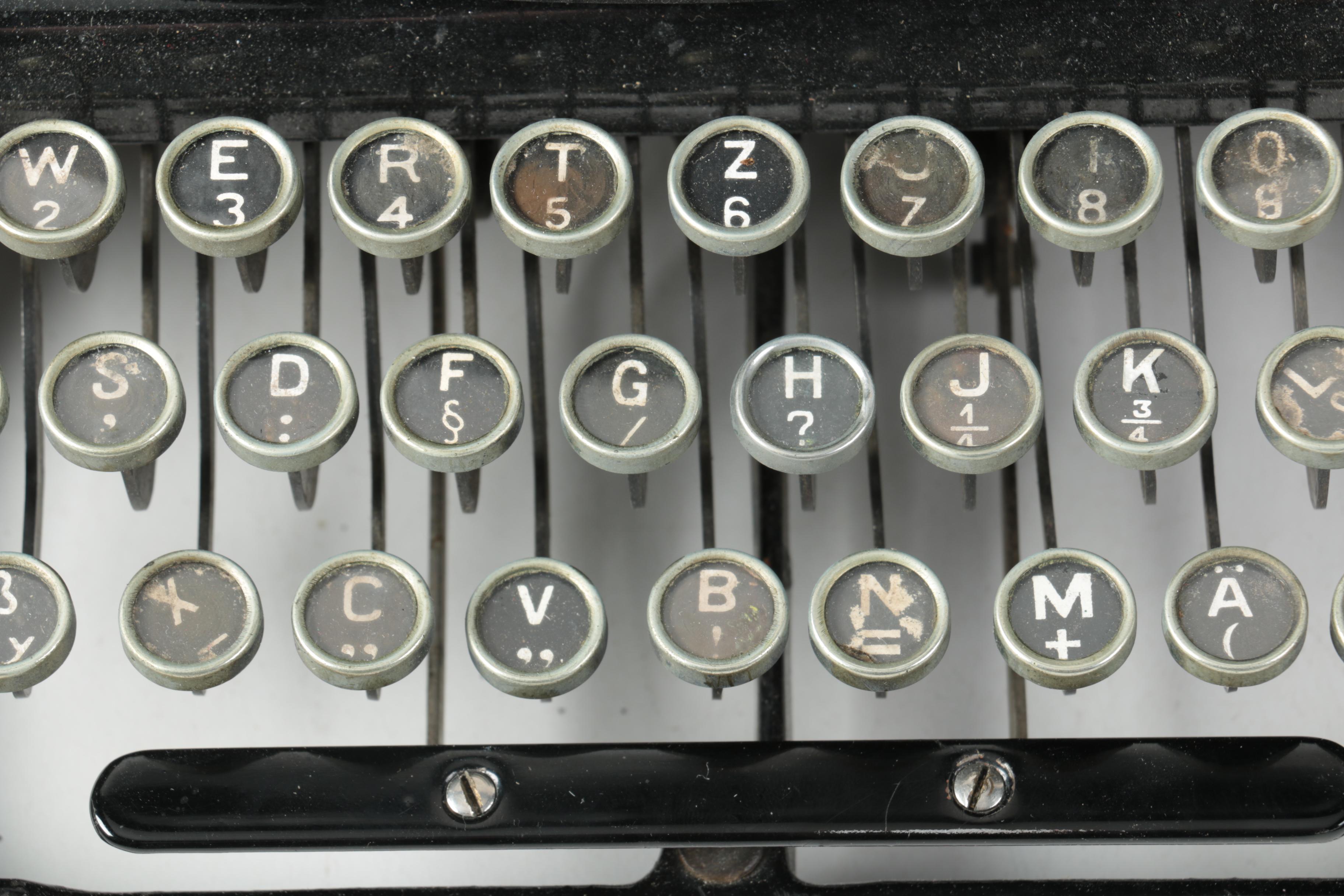 1910s-Era German Klein-Adler Portable Typewriter
