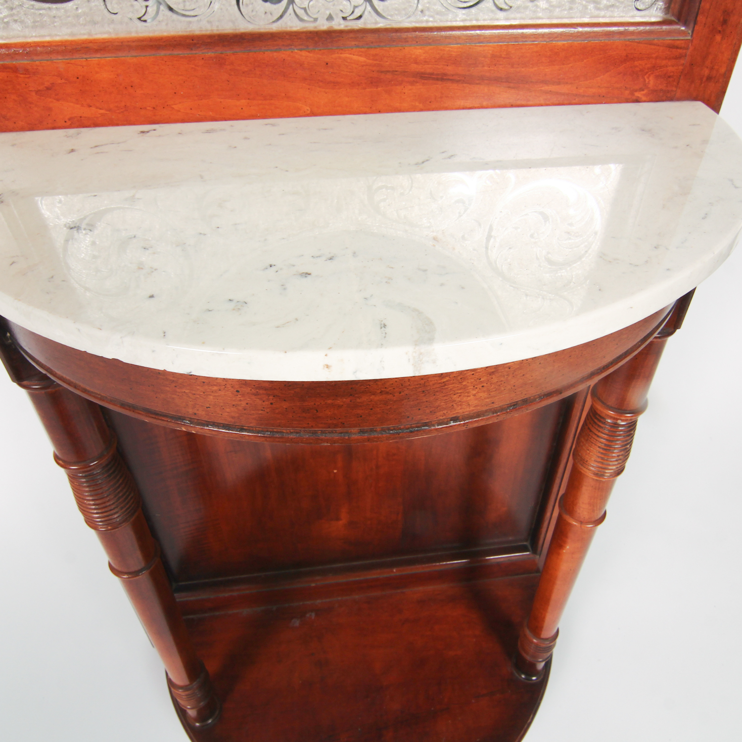 Victorian Style Hall Tree by Pulaski Furniture