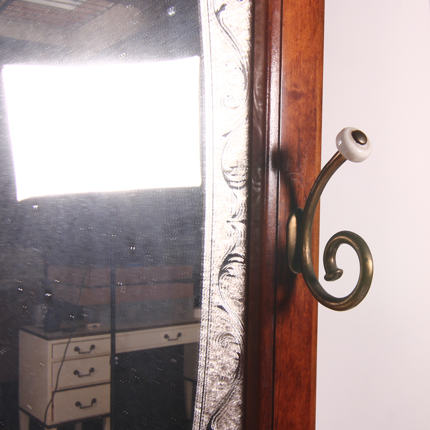 Victorian Style Hall Tree by Pulaski Furniture