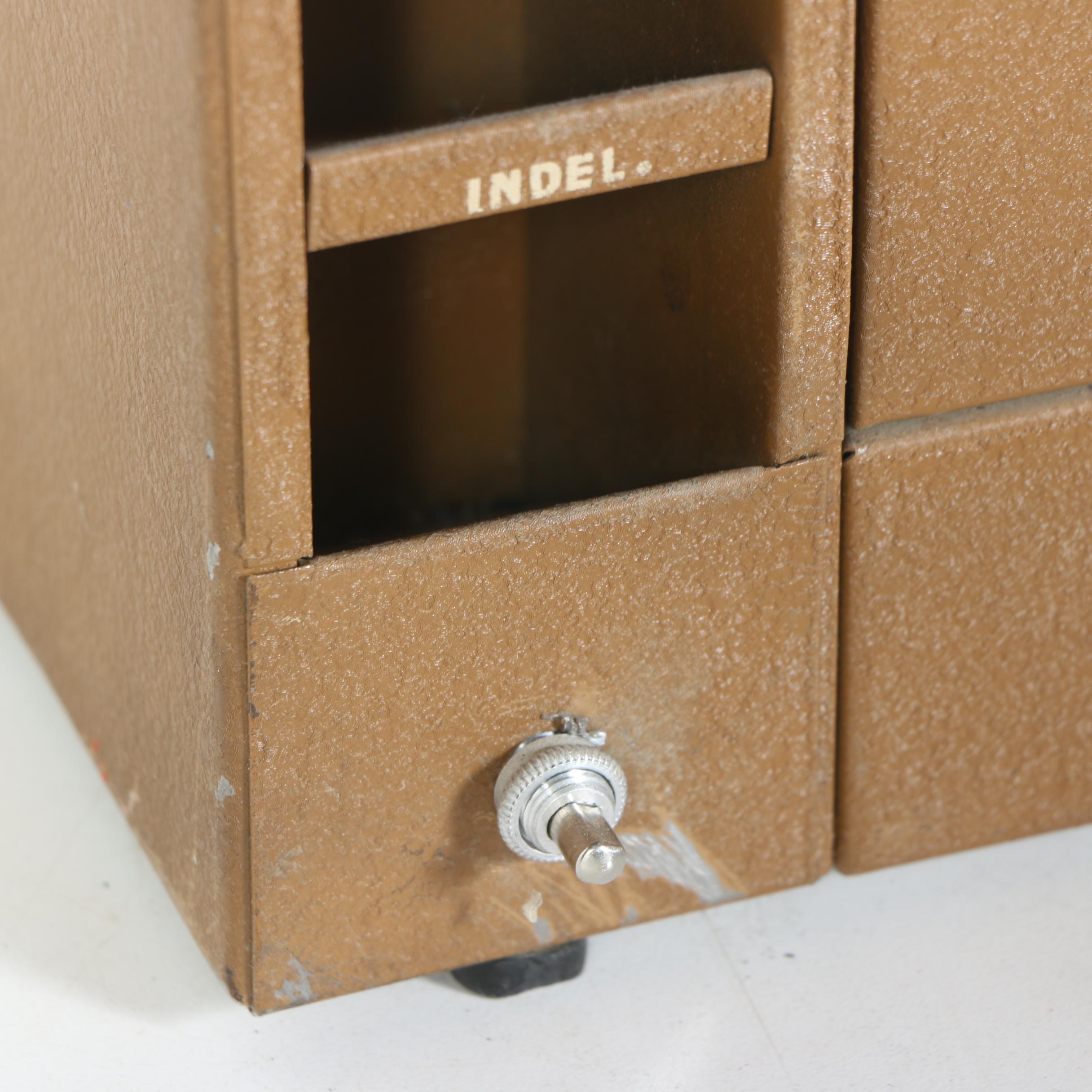 Vintage Sheaffer's Metal Display Case With Light