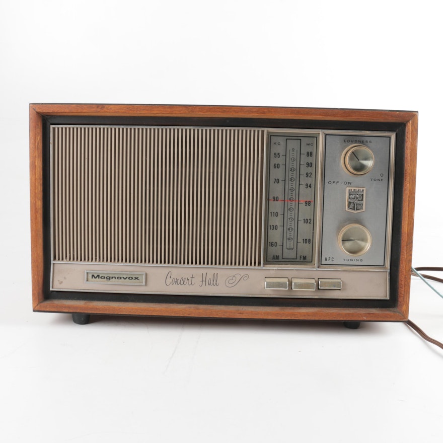Vintage Magnavox FM-45 Concert Hall Radio
