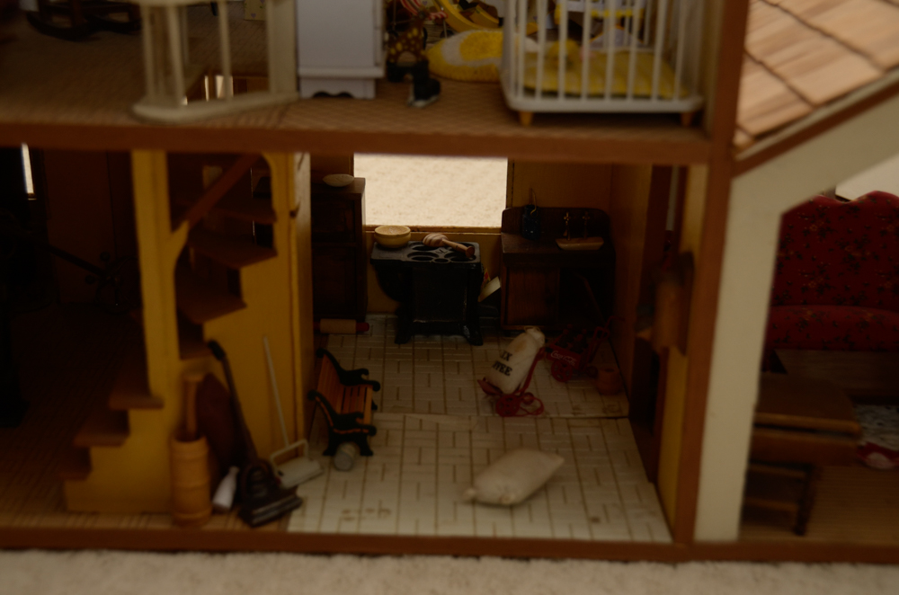 Vintage Craftsman Style Furnished Dollhouse